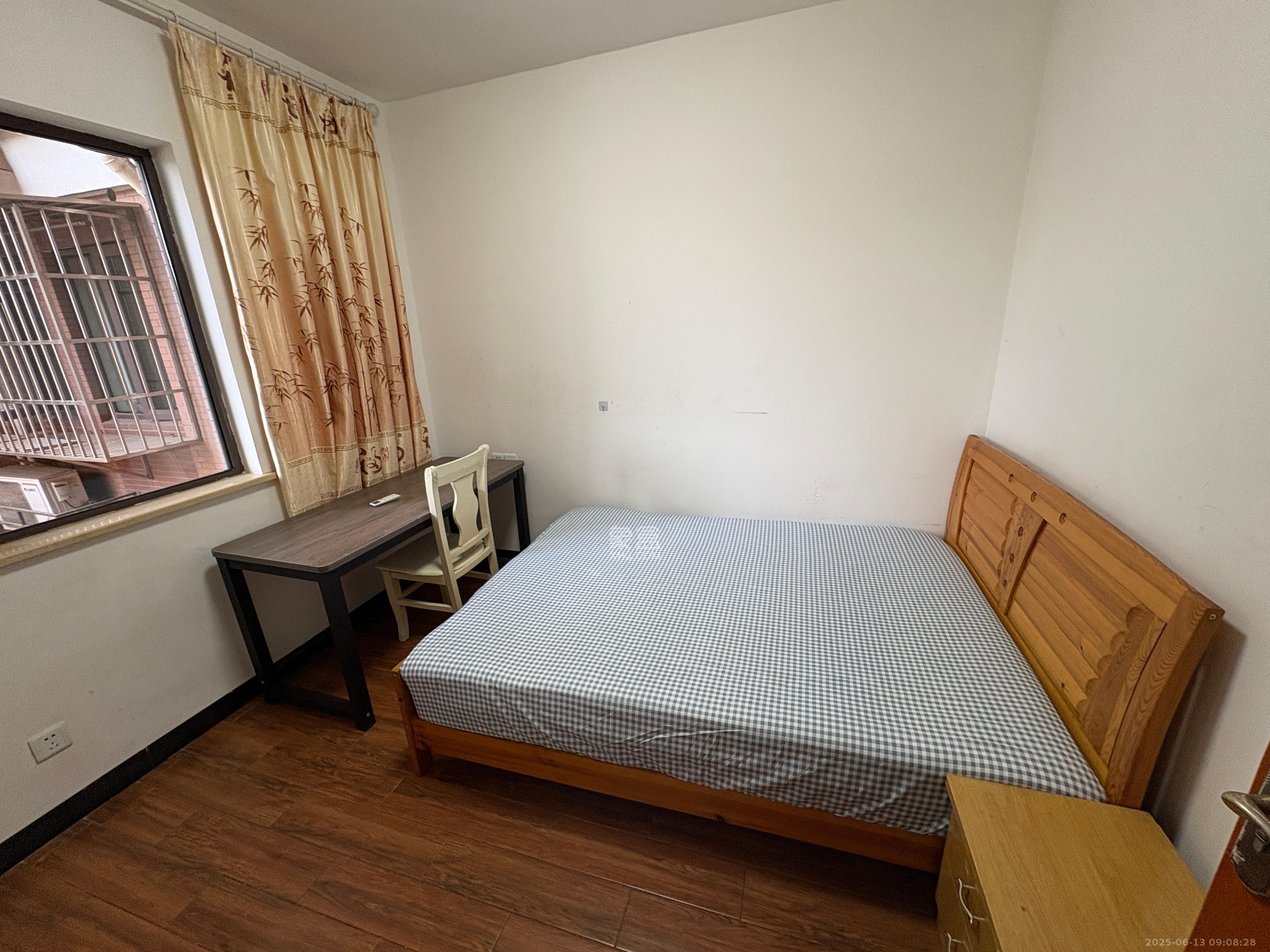 同鑫家园  1室2厅1卫    2400.0元/月 同鑫家园  1室2厅1卫    2400.0元/月室内图