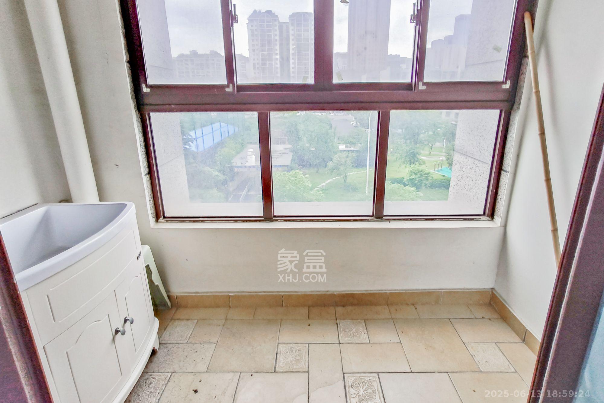 绿地中央广场 1室2厅1卫 4000.0元/月 绿地中央广场 1室2厅1卫 4000.0元/月室内图