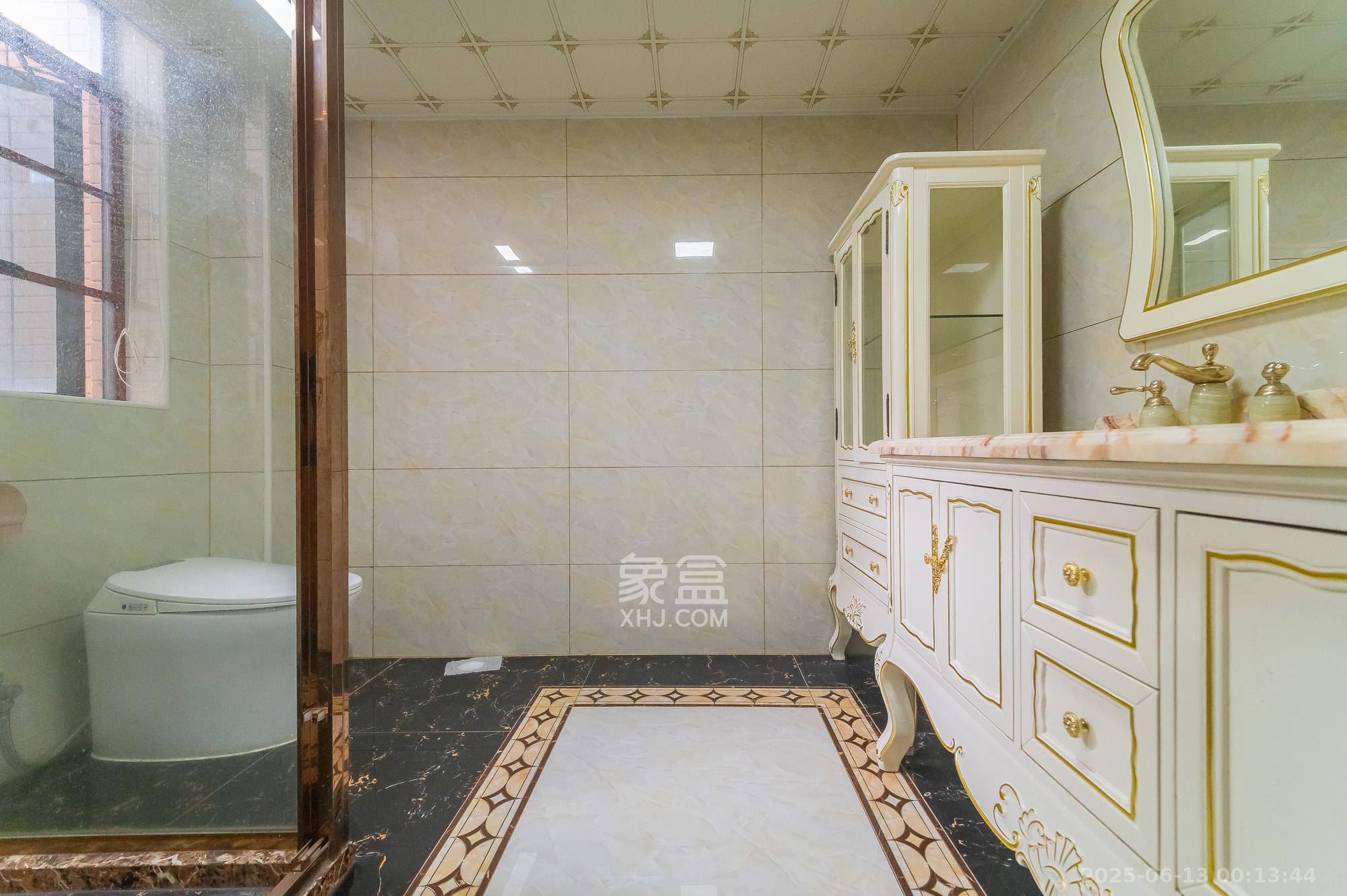 海伦春天  5室3厅4卫    208.0万 海伦春天  5室3厅4卫    208.0万卫生间