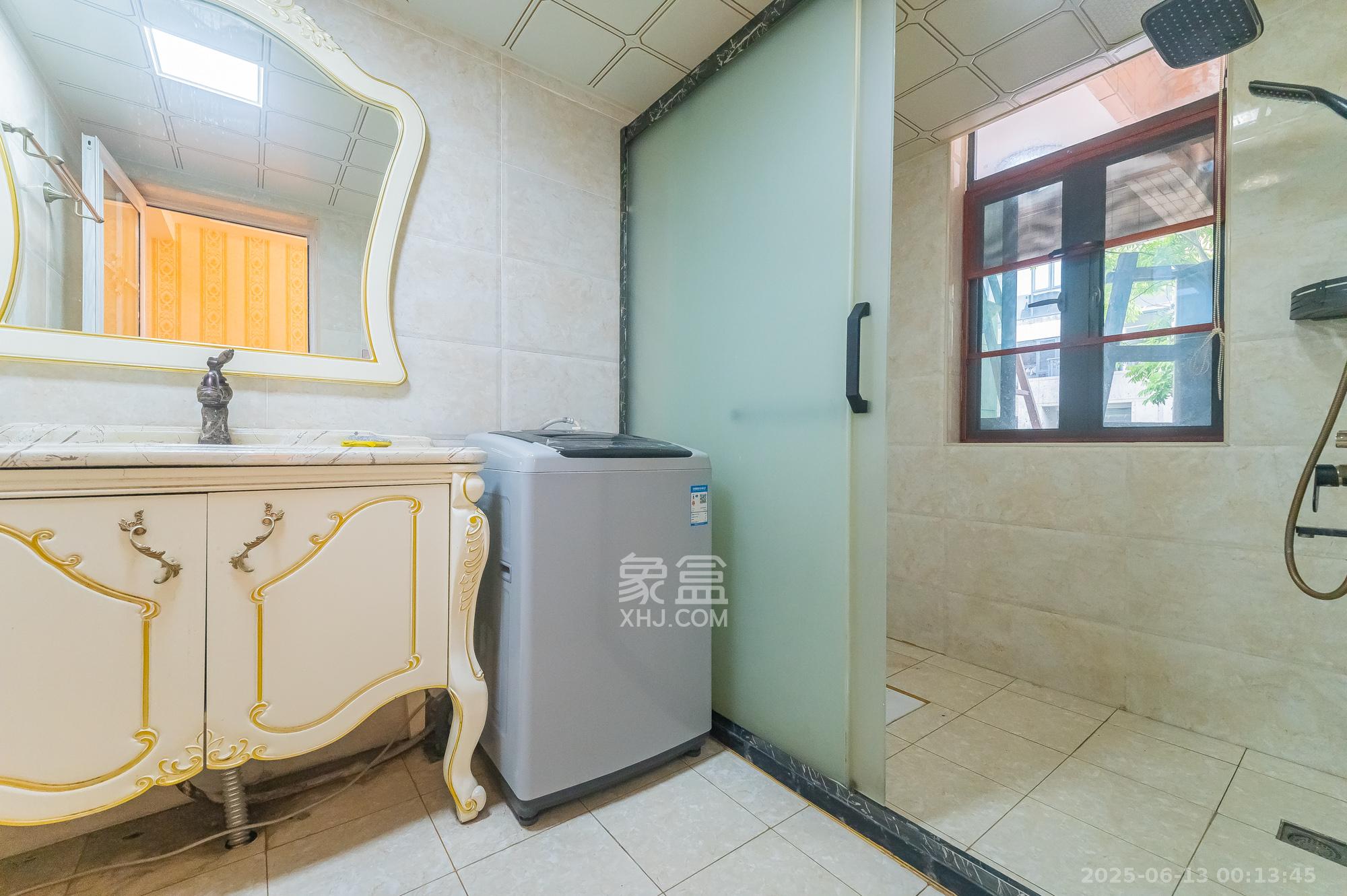 海伦春天  5室3厅4卫    208.0万 海伦春天  5室3厅4卫    208.0万卫生间