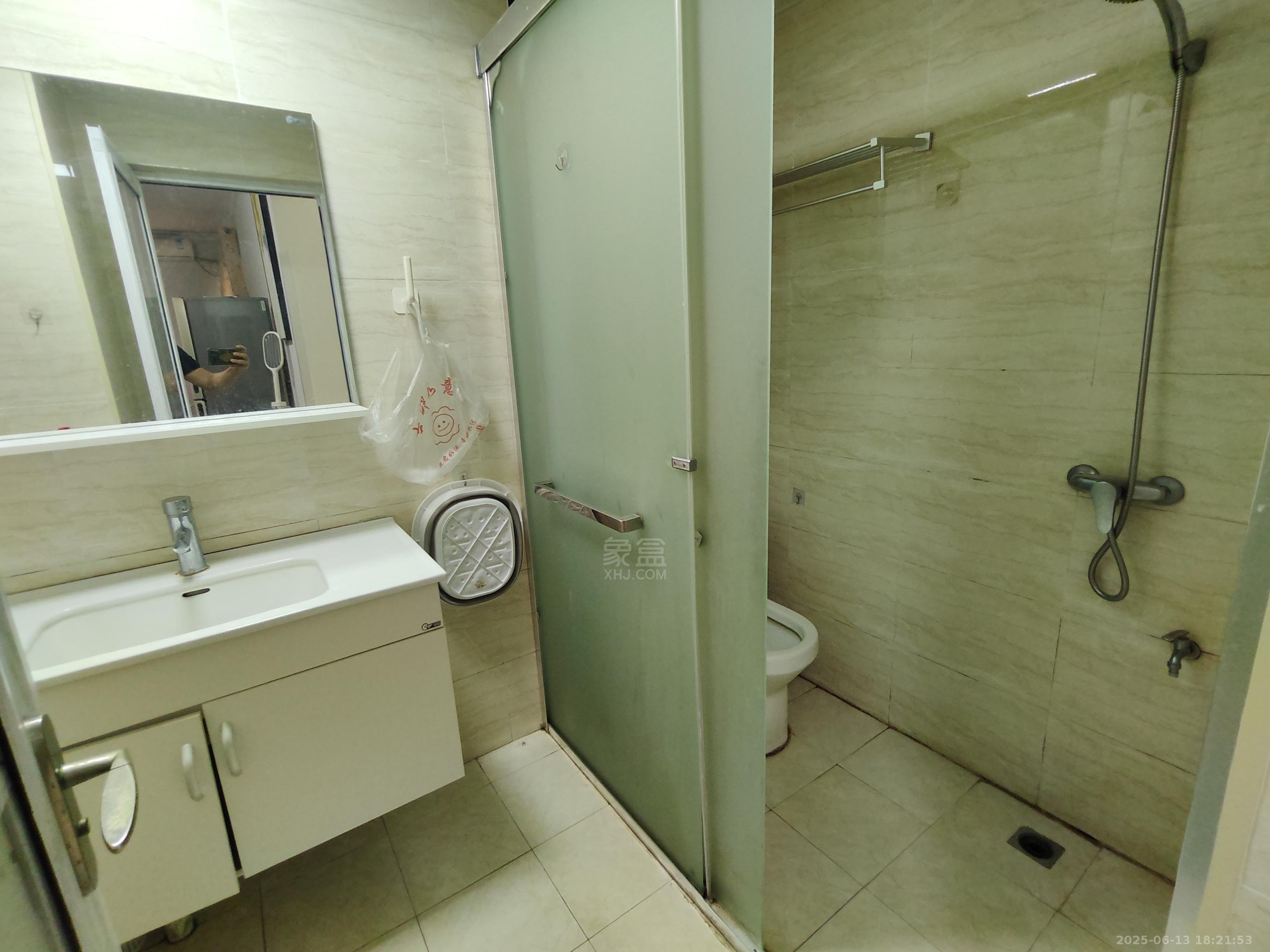 武广国际学苑 2室2厅1卫 1800.0元/月 武广国际学苑 2室2厅1卫 1800.0元/月室内图