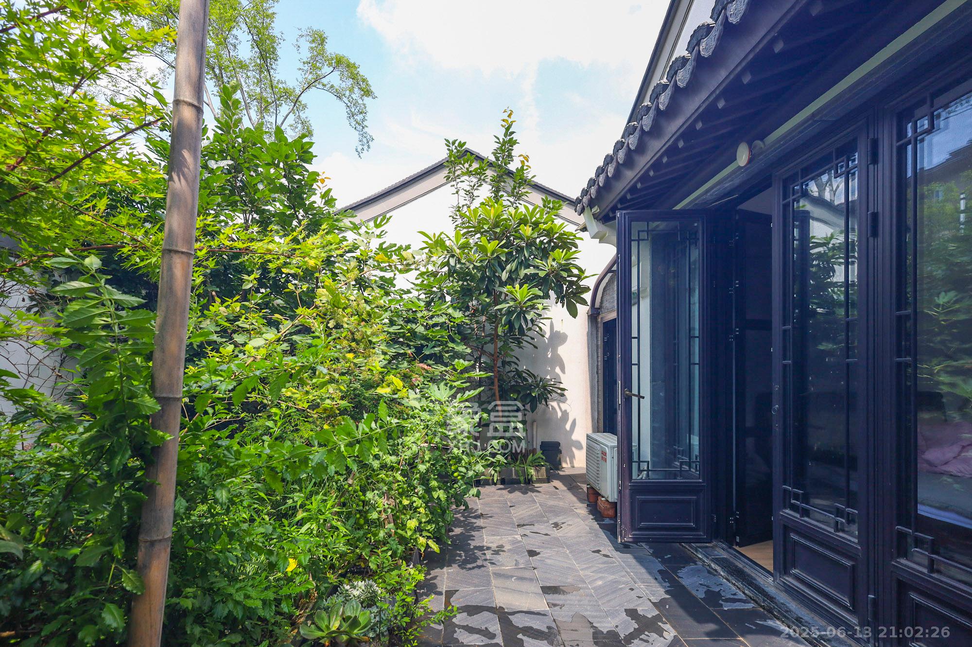 绿城青竹园  4室2厅2卫   320.00万其他