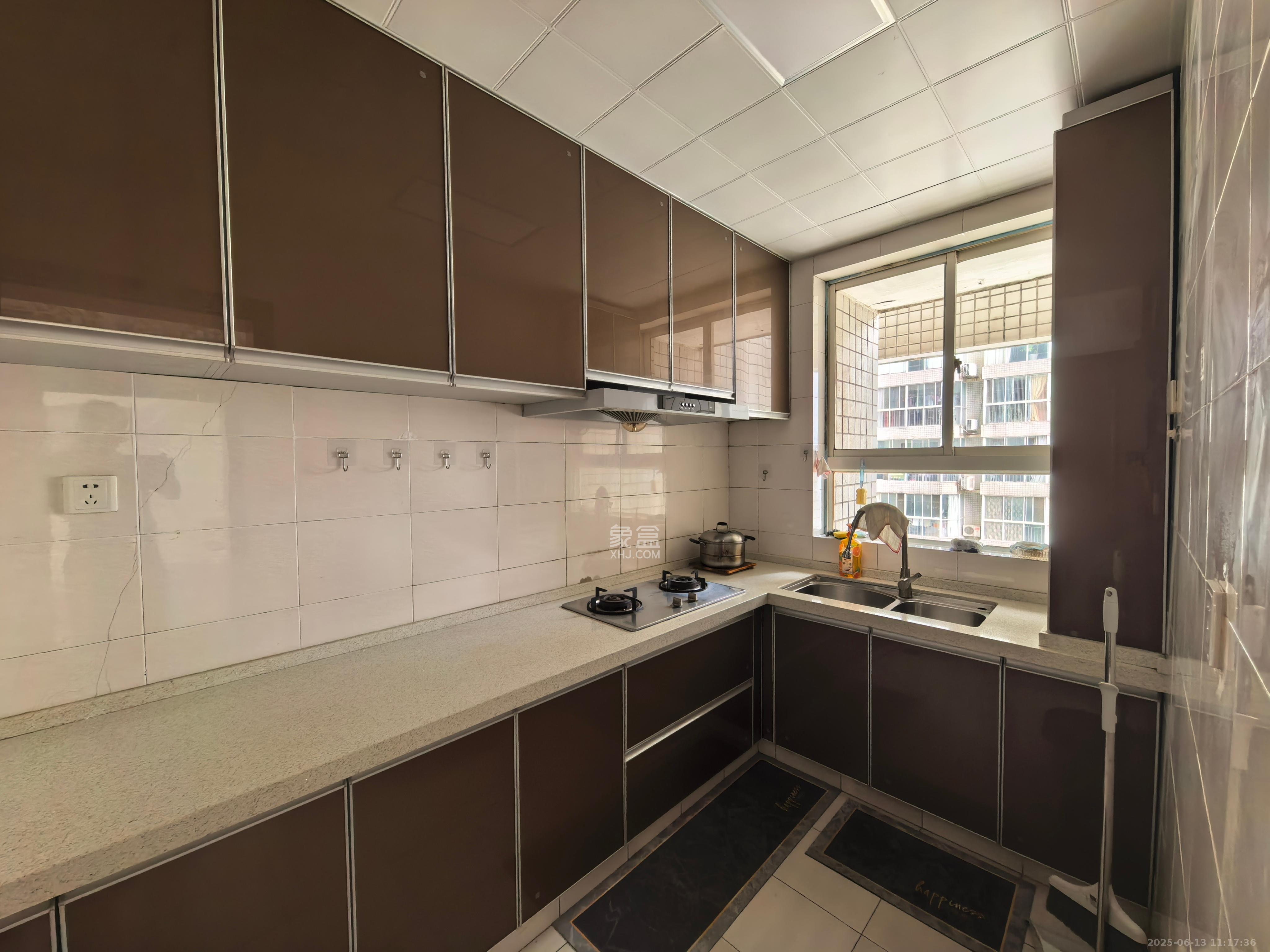 新楚天扶华庭 4室2厅2卫 3500.0元/月 新楚天扶华庭 4室2厅2卫 3500.0元/月室内图