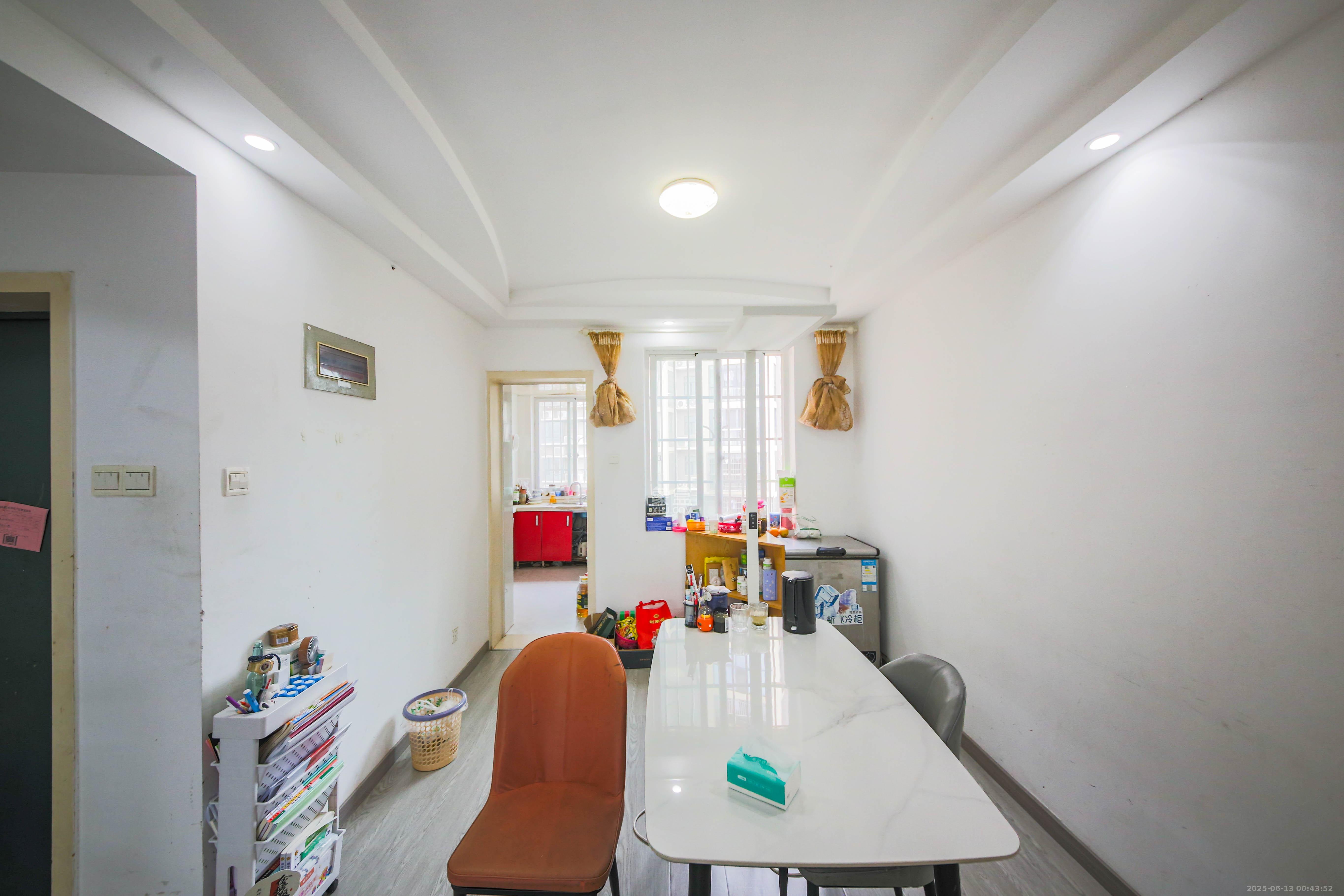 海利科院佳园  3室2厅2卫    96.0万客厅