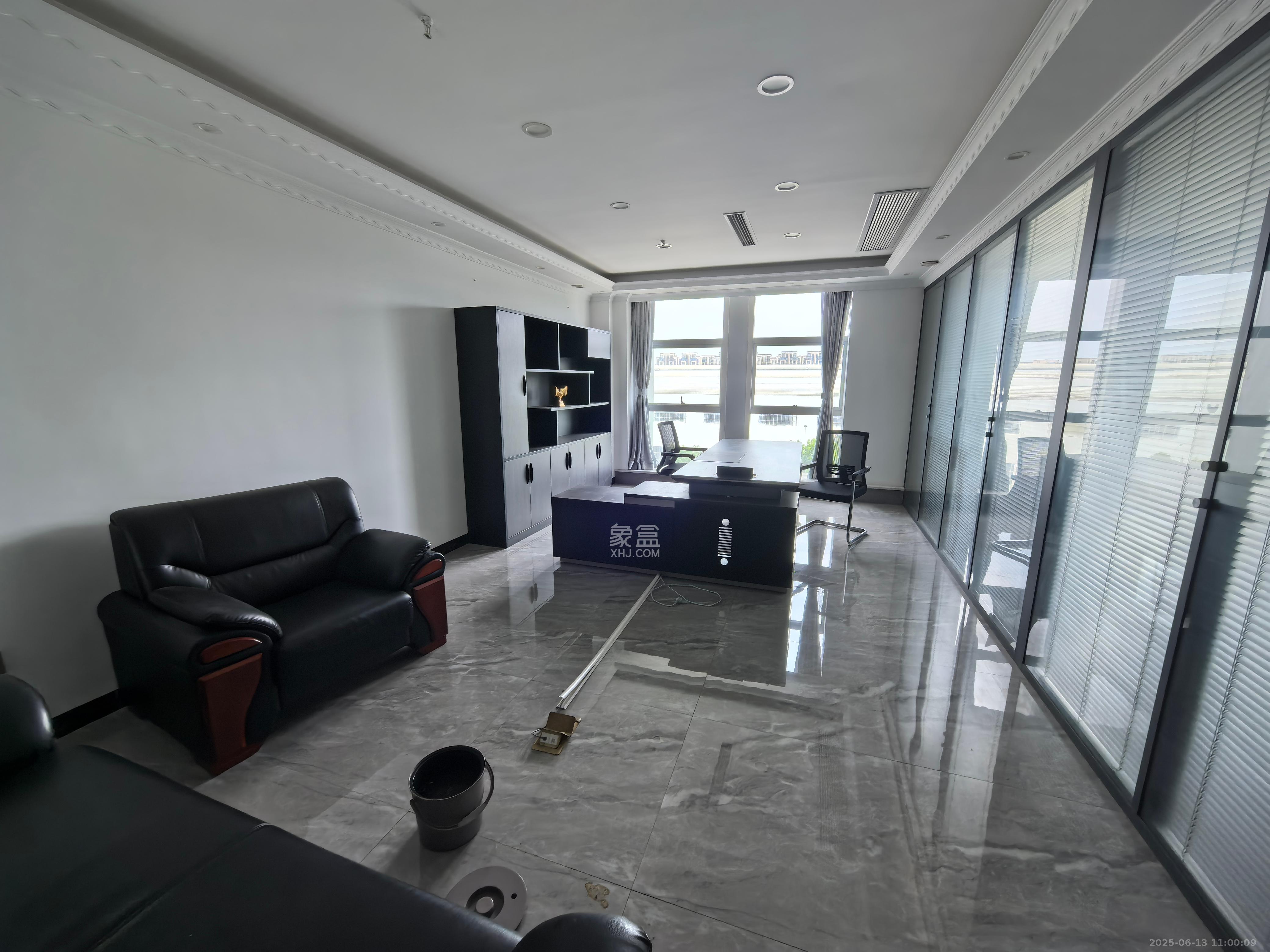 新兴企业中心   280.0㎡      8000.0元/月室内图