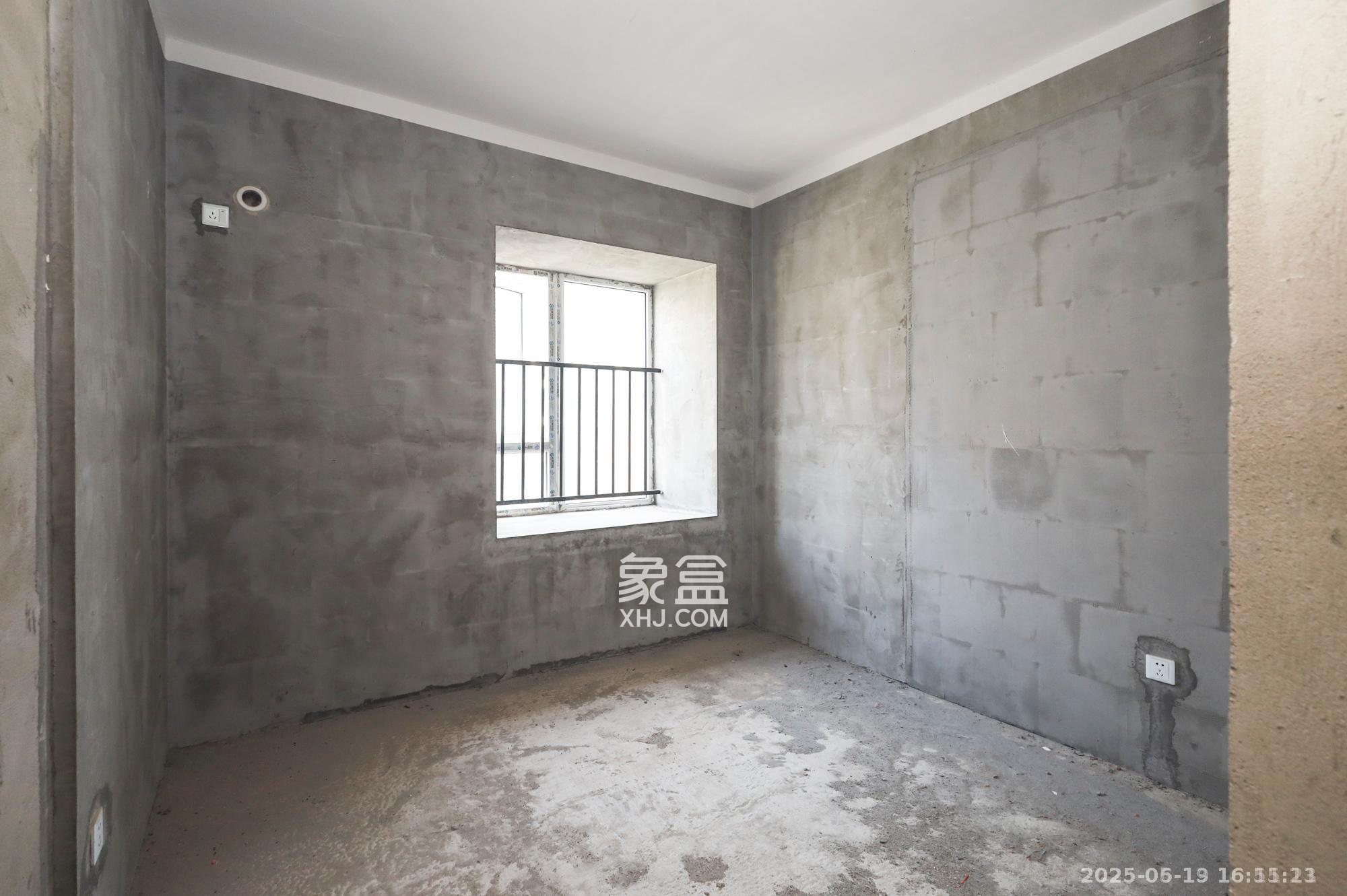 湘诚德峰小区A区 3室2厅2卫 1500.0元/月 湘诚德峰小区A区 3室2厅2卫 1500.0元/月室内图