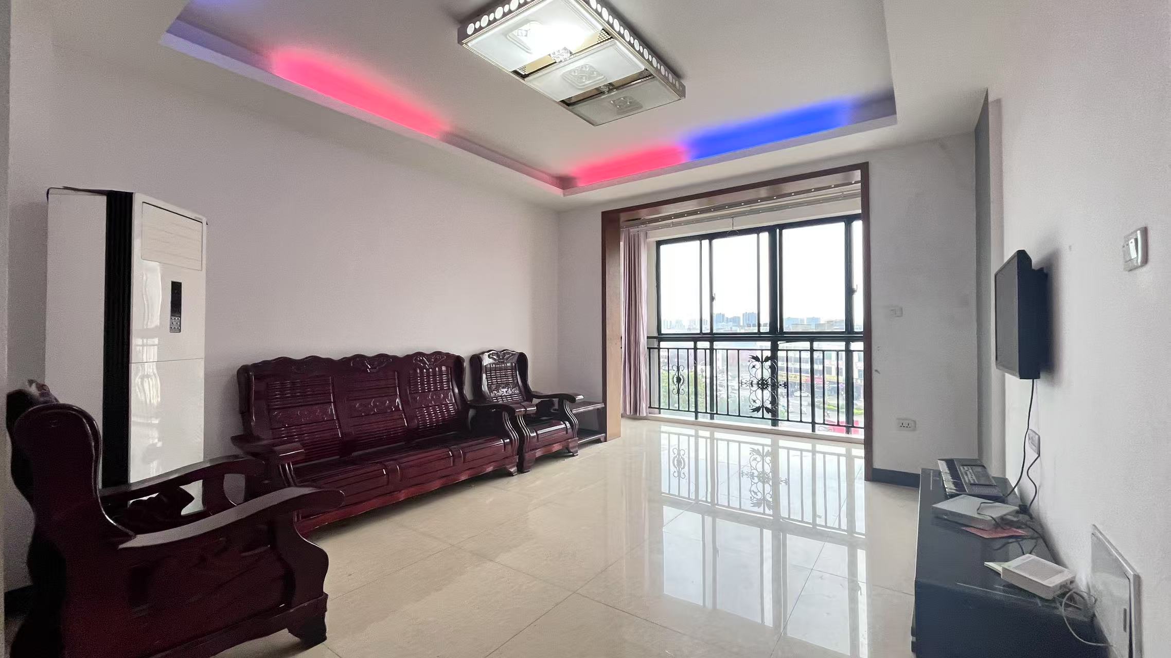 东方新城 2室2厅1卫 1200.0元/月 东方新城 2室2厅1卫 1200.0元/月室内图