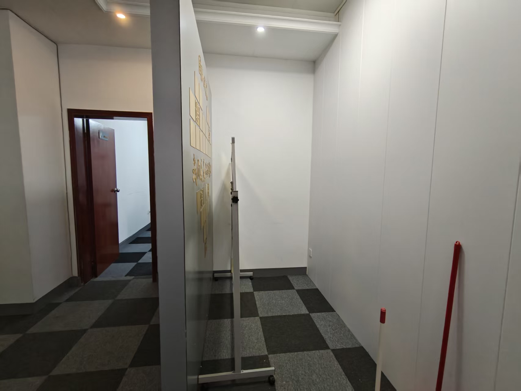 诚田大厦 3室2厅1卫 2500.0元/月 诚田大厦 3室2厅1卫 2500.0元/月室内图