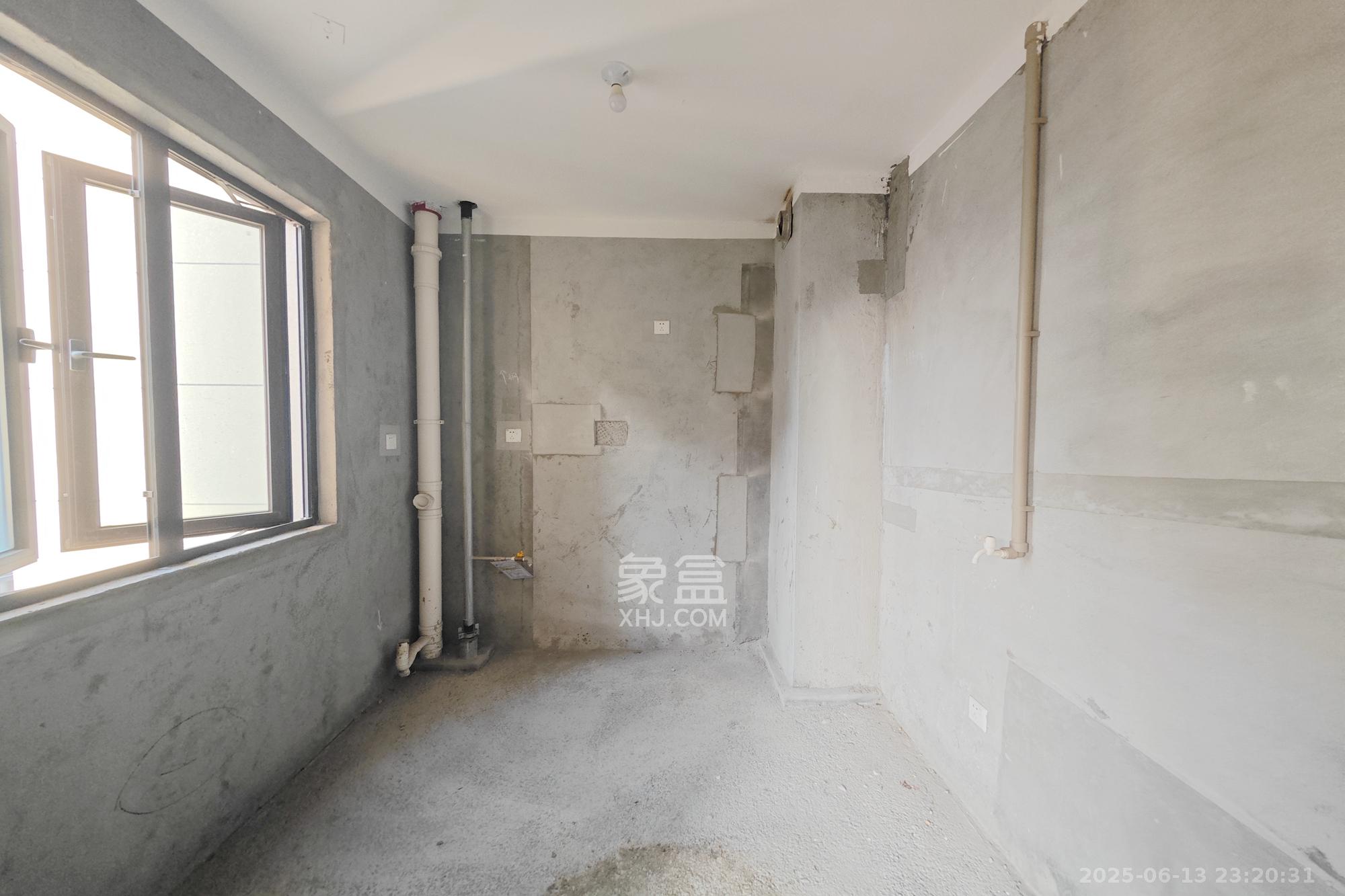 保利大都汇四期  4室2厅2卫    180.0万 保利大都汇四期  4室2厅2卫    180.0万厨房