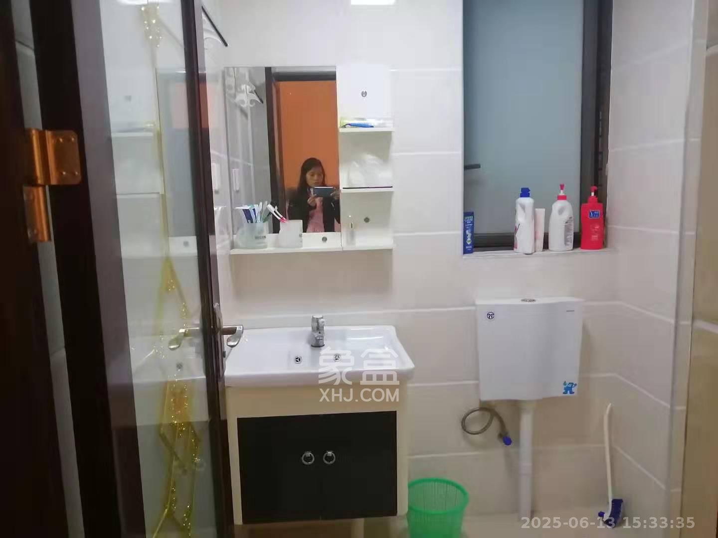 绿地公馆(绿地名邸) 3室2厅2卫 2400.0元/月 绿地公馆(绿地名邸) 3室2厅2卫 2400.0元/月室内图