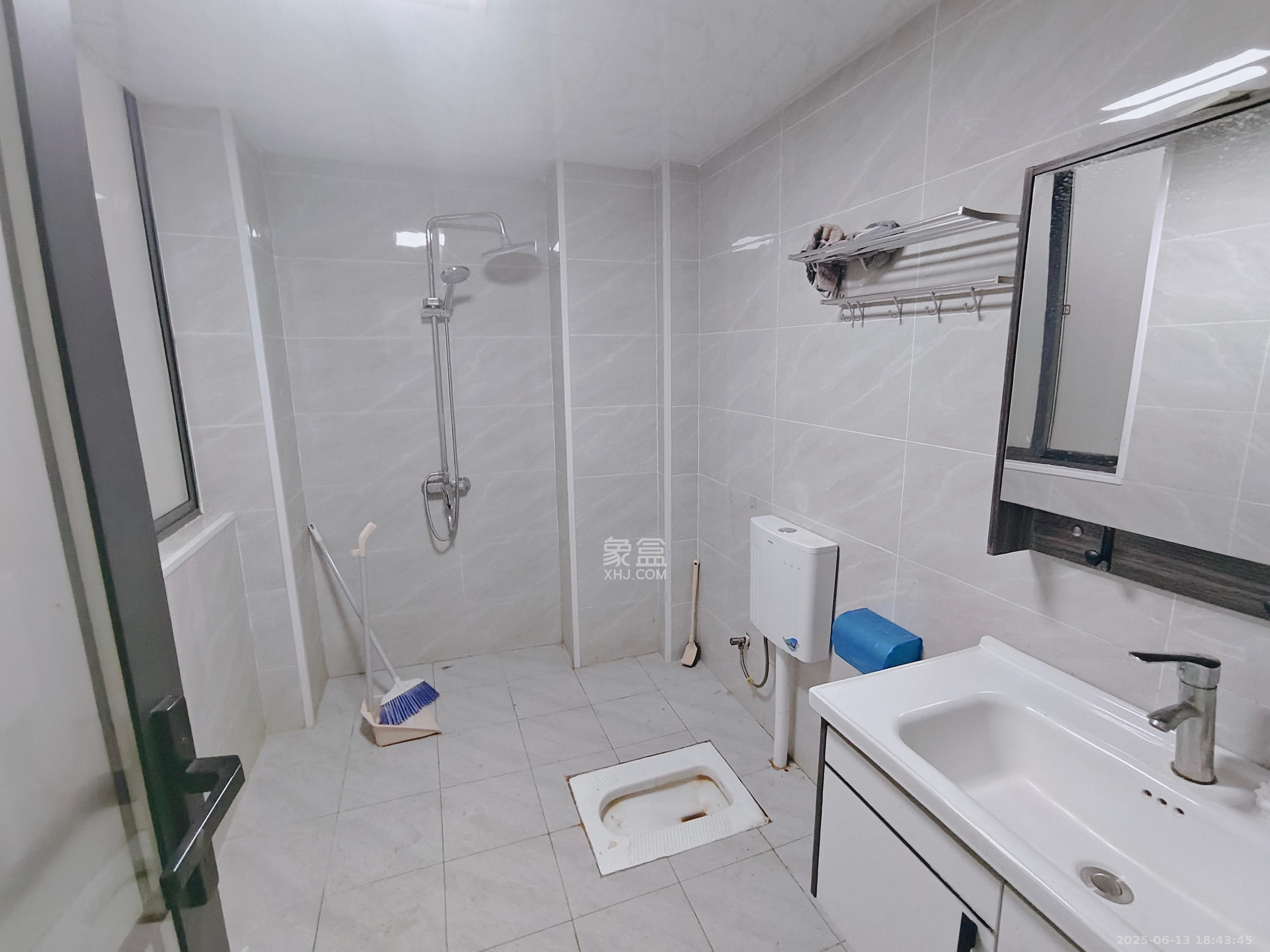 半山壹号 3室2厅2卫 2500.0元/月 半山壹号 3室2厅2卫 2500.0元/月室内图