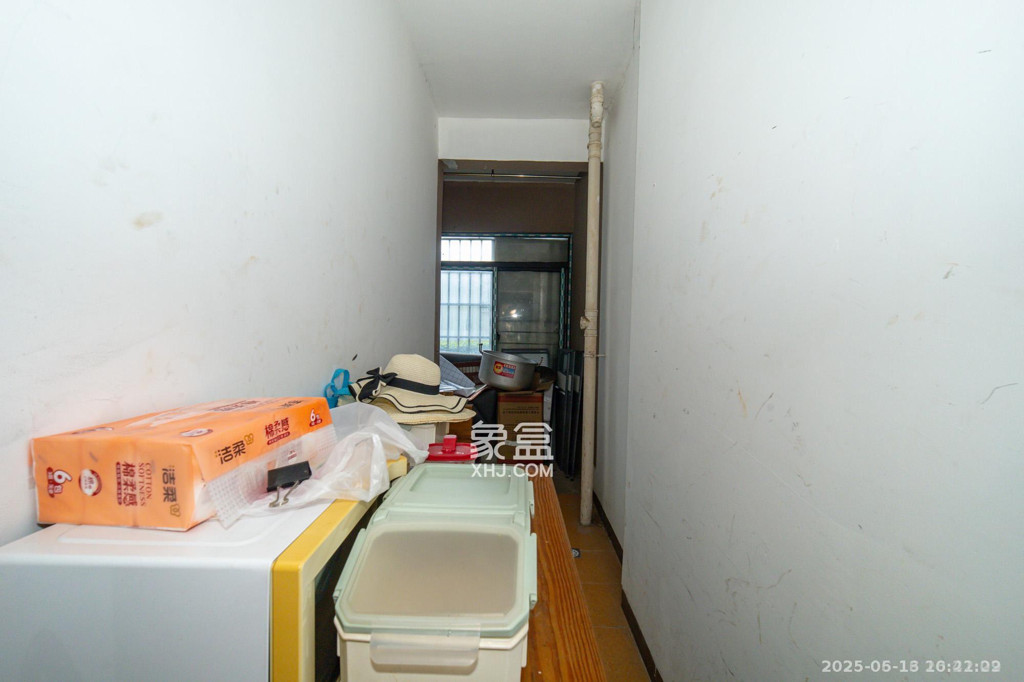 新长海广场  3室2厅1卫    1800.0元/月 新长海广场  3室2厅1卫    1800.0元/月室内图