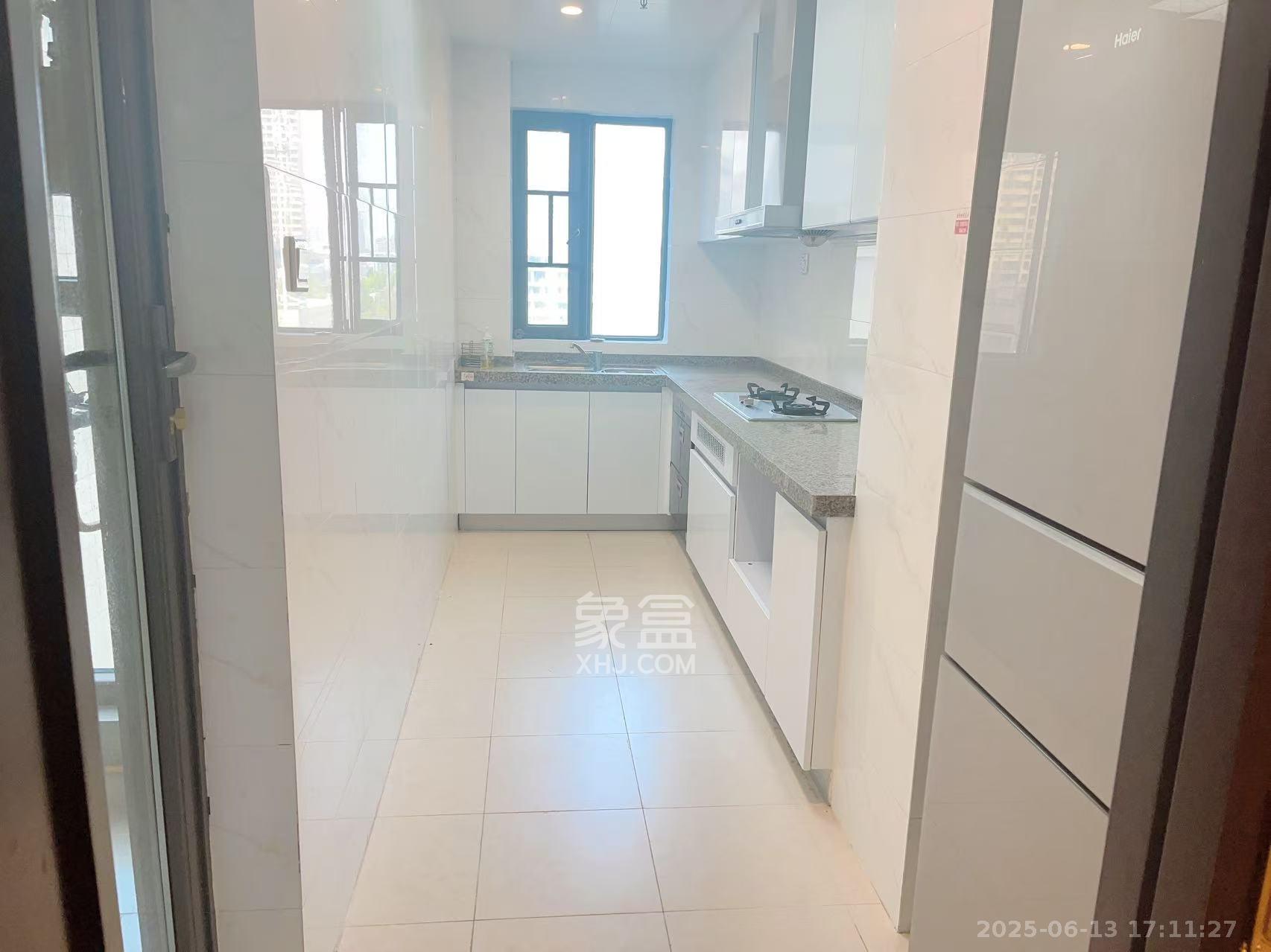 恒大翡翠华庭 3室2厅2卫 2300.0元/月 恒大翡翠华庭 3室2厅2卫 2300.0元/月室内图