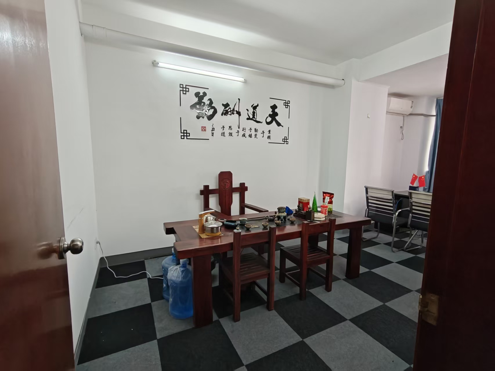 诚田大厦 3室2厅1卫 2500.0元/月 诚田大厦 3室2厅1卫 2500.0元/月室内图