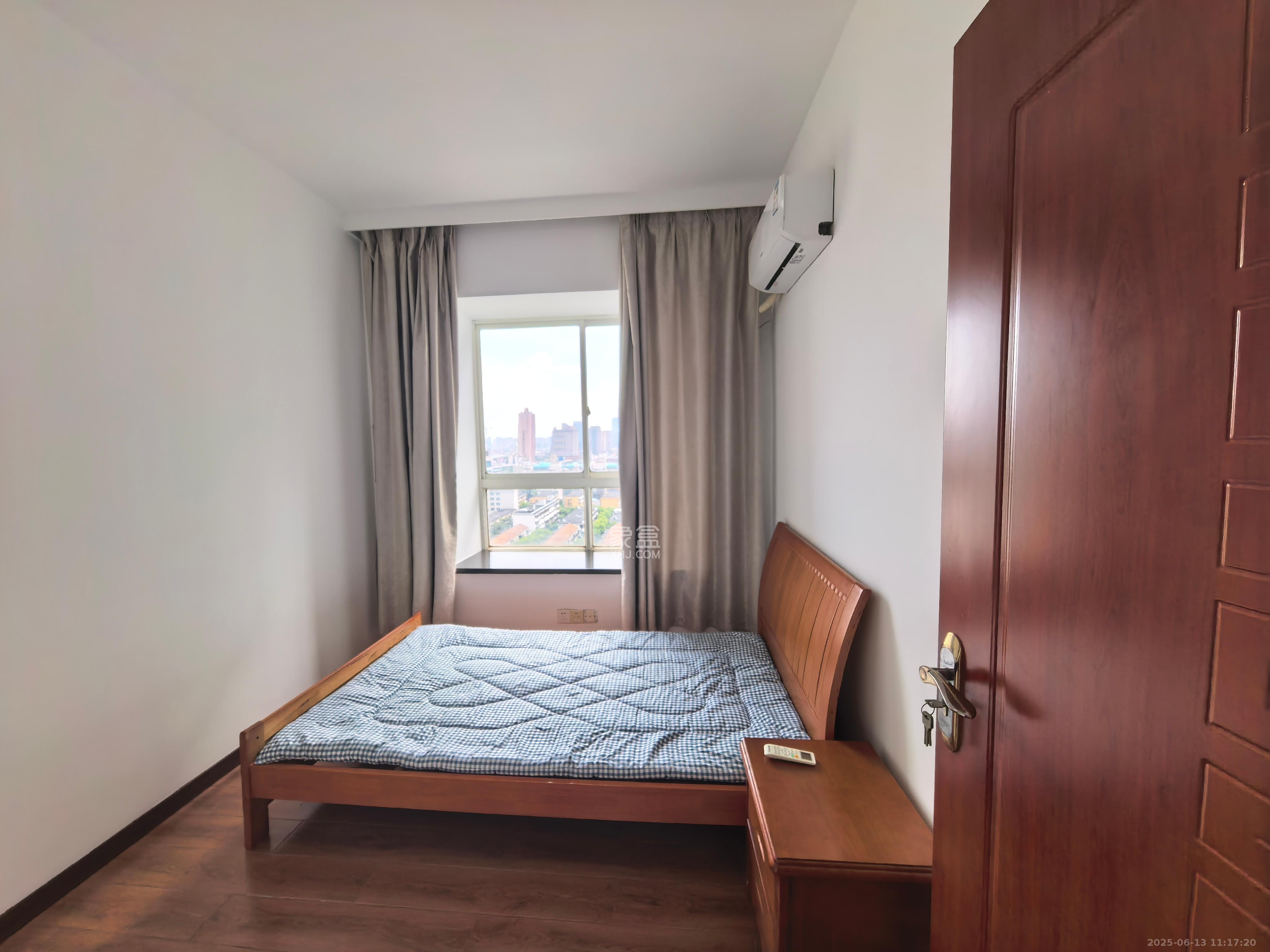 新楚天扶华庭 4室2厅2卫 3500.0元/月 新楚天扶华庭 4室2厅2卫 3500.0元/月室内图