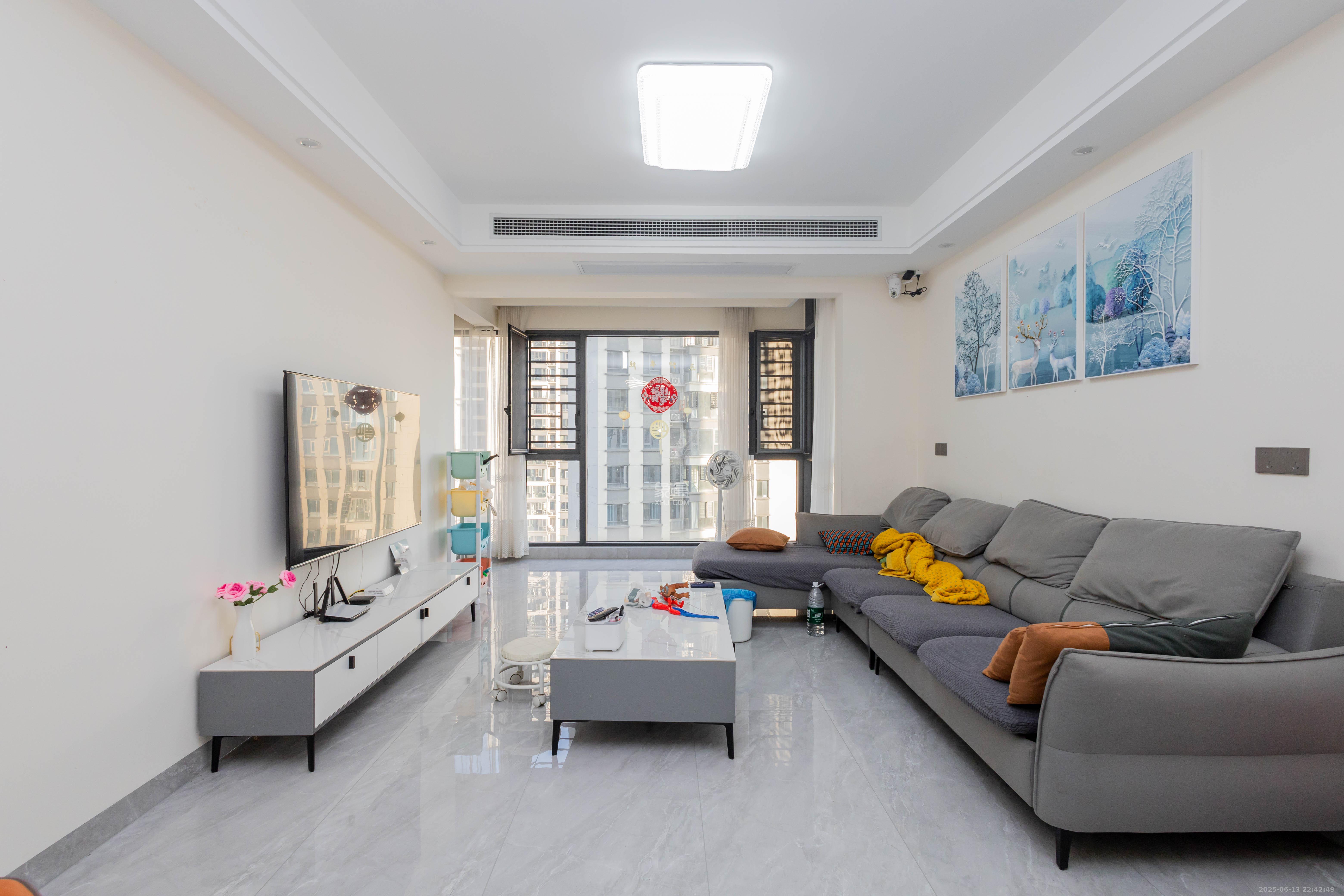 旭辉汇樾城  3室2厅1卫    105.0万客厅