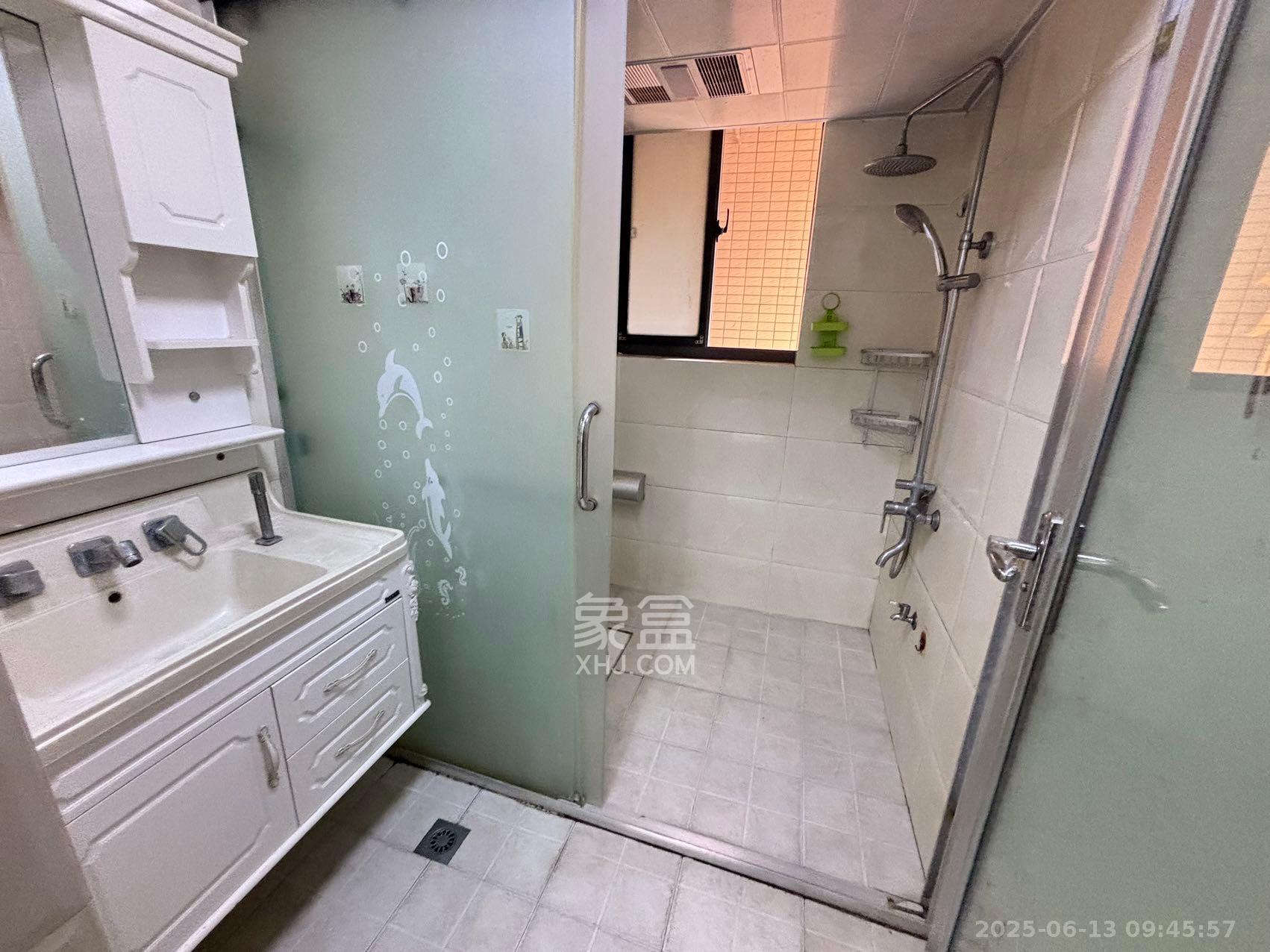 鑫天御景湾  1室2厅2卫   2200.00元/月室内图