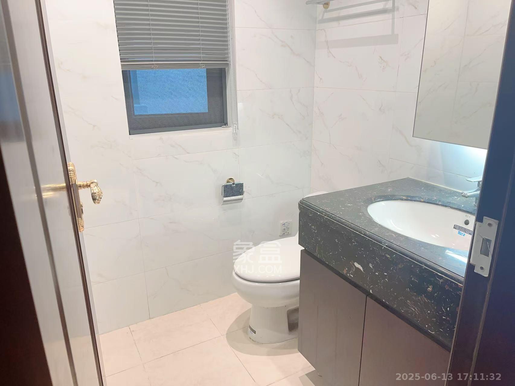 恒大翡翠华庭 3室2厅2卫 2300.0元/月 恒大翡翠华庭 3室2厅2卫 2300.0元/月室内图