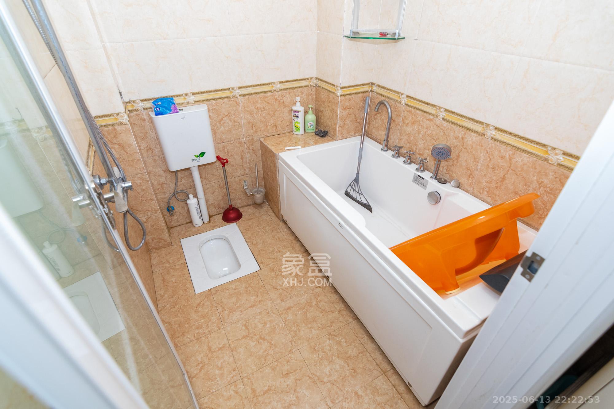 百合湖滨花园 2室2厅1卫 40.0万 百合湖滨花园 2室2厅1卫 40.0万卫生间