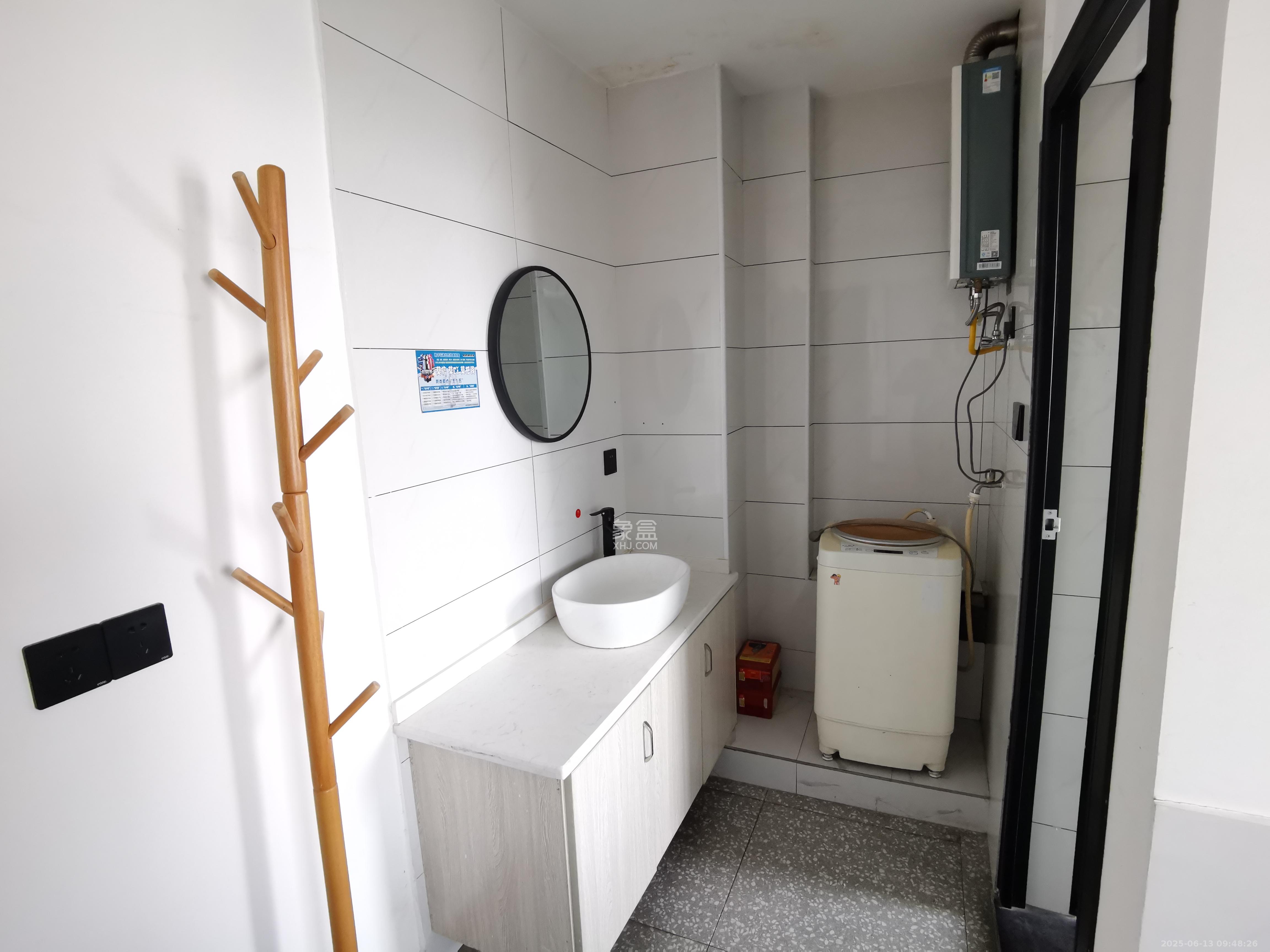 君临国际  1室1厅1卫    1600.0元/月 君临国际  1室1厅1卫    1600.0元/月