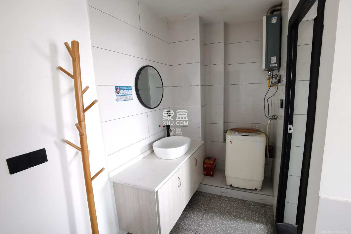 君临国际  1室1厅1卫    1600.0元/月 君临国际  1室1厅1卫    1600.0元/月室内图