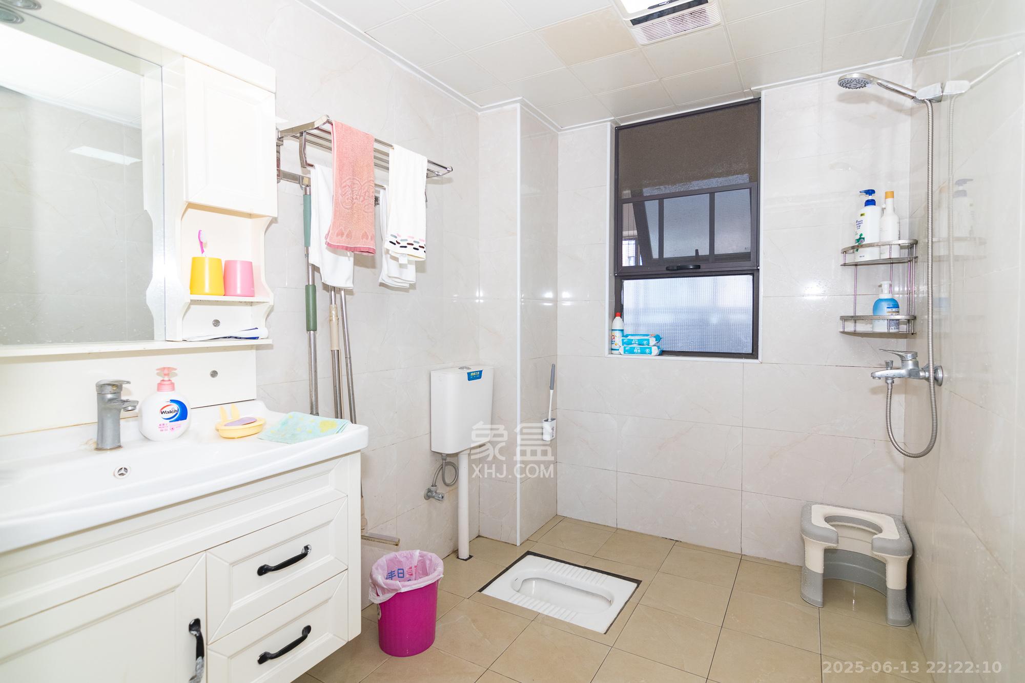 正荣财富中心 3室2厅1卫 68.0万 正荣财富中心 3室2厅1卫 68.0万卫生间