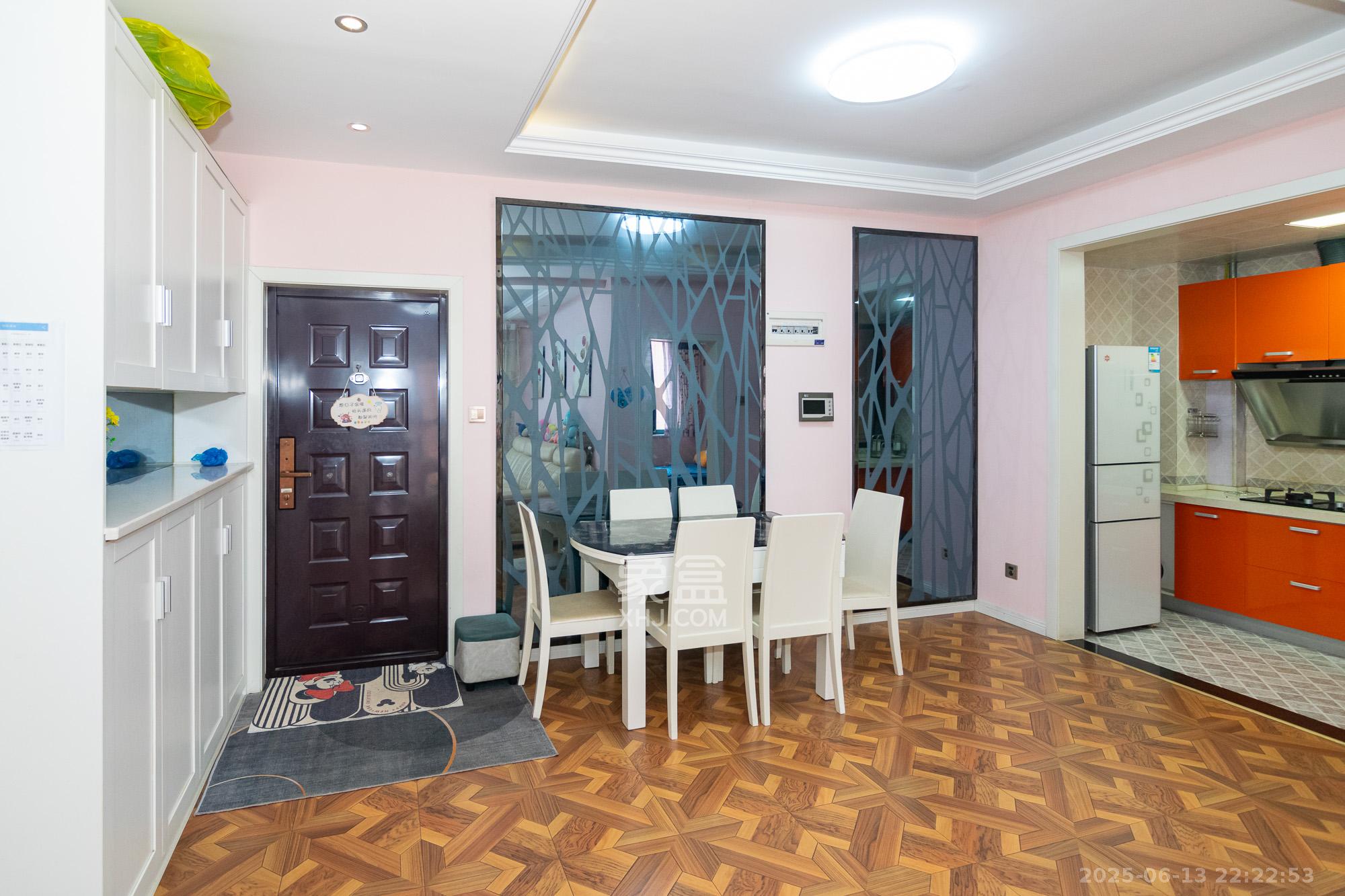 百合湖滨花园 2室2厅1卫 40.0万 百合湖滨花园 2室2厅1卫 40.0万客厅