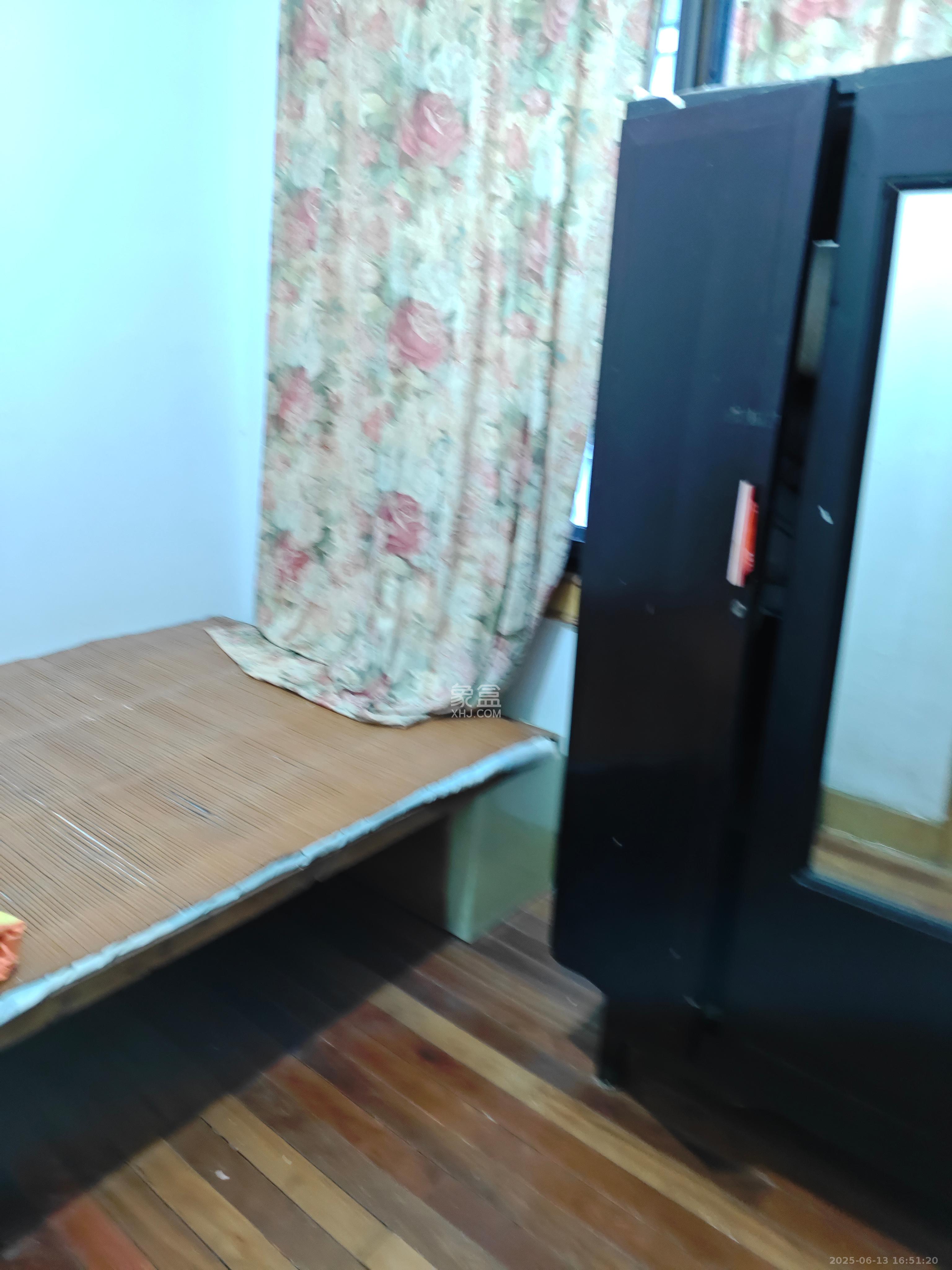 湖商住宅楼  3室1厅1卫   2000.00元/月室内图
