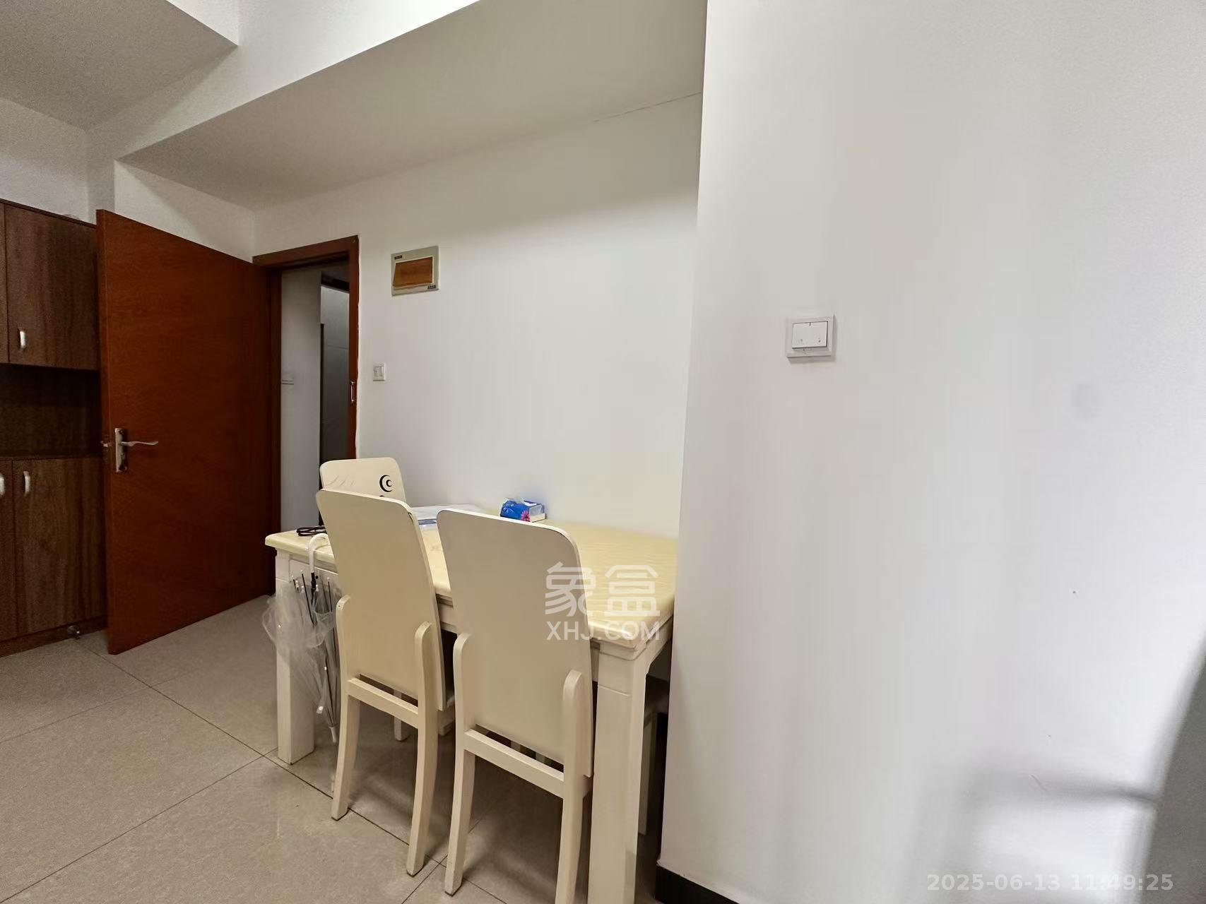 地质家园一、二期(地泰人民公馆) 1室2厅1卫 3400.0元/月 地质家园一、二期(地泰人民公馆) 1室2厅1卫 3400.0元/月室内图