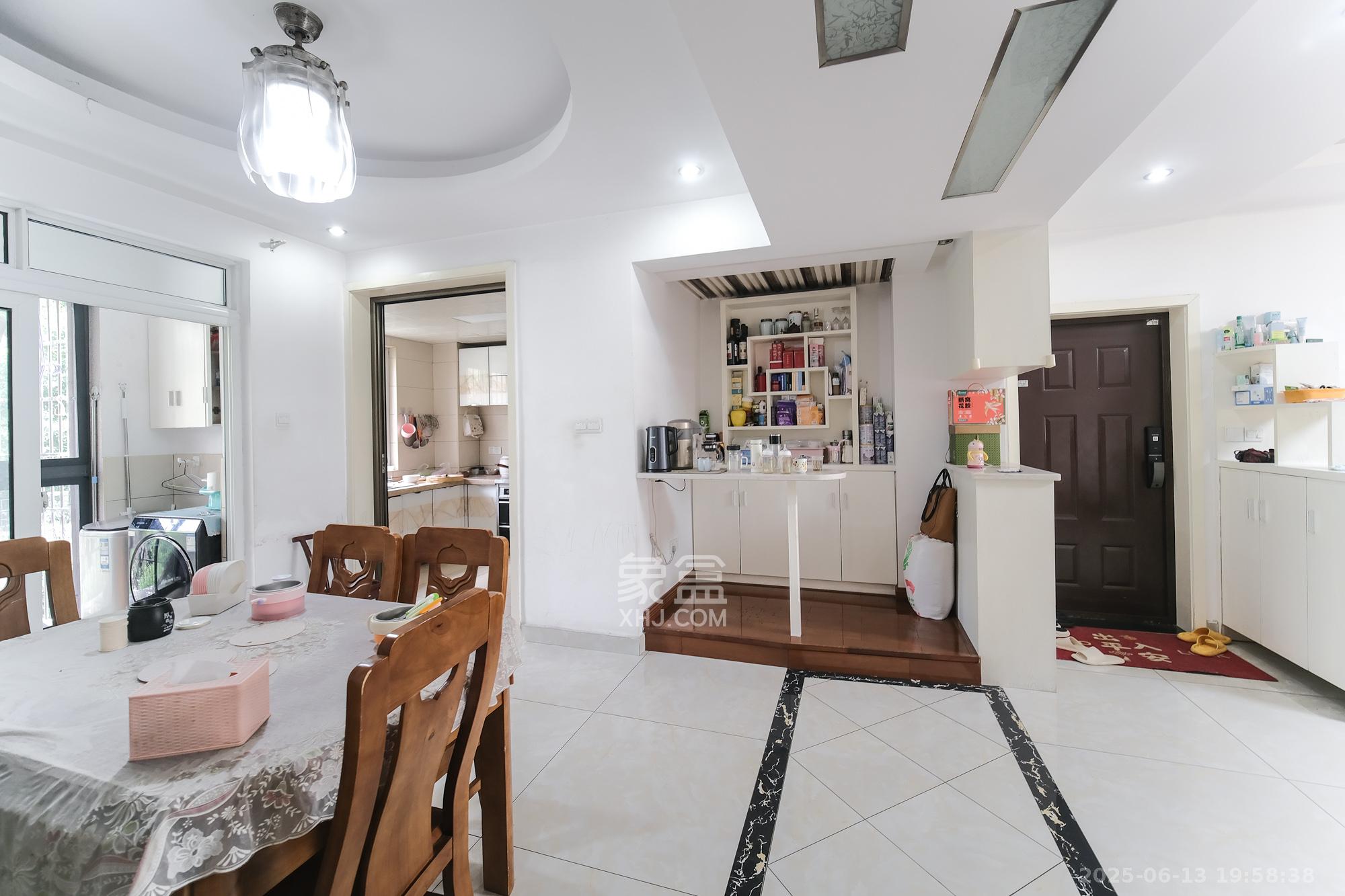 山水湾  3室2厅2卫    95.0万 山水湾  3室2厅2卫    95.0万客厅