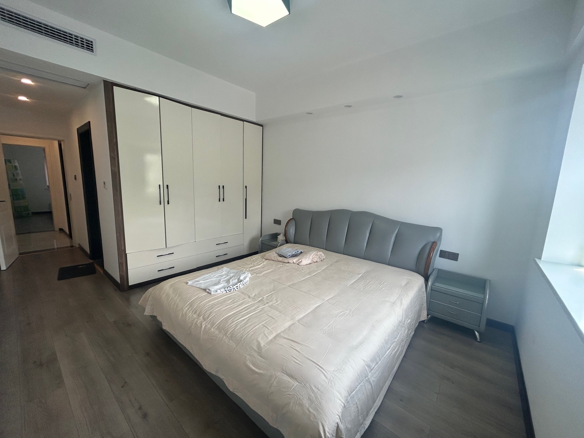 西溪美景  3室2厅2卫   80.00万客厅