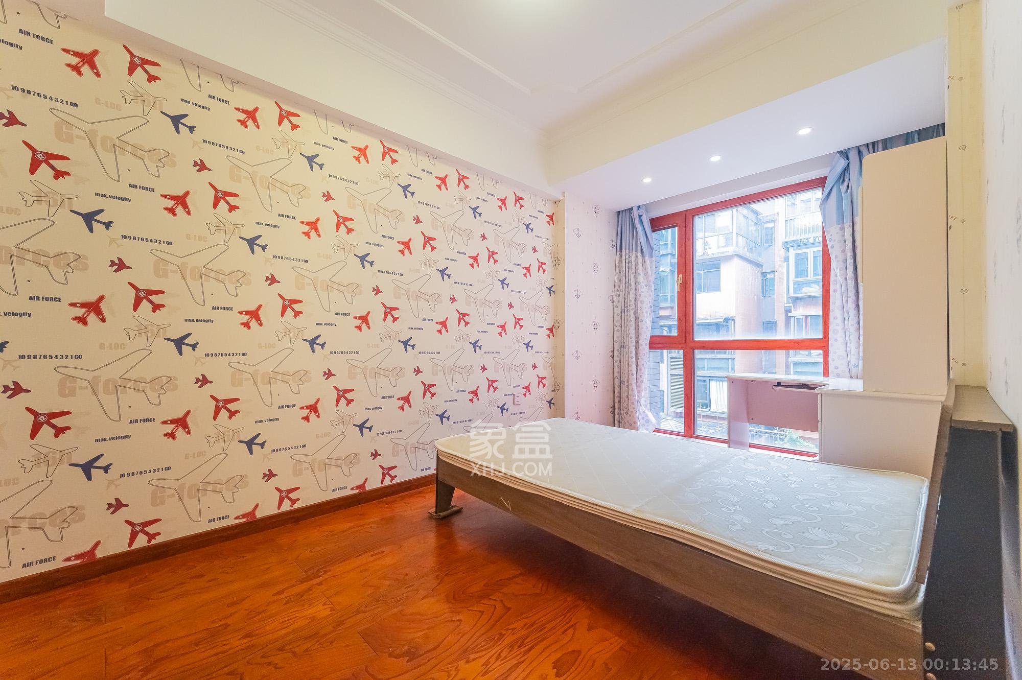 海伦春天  5室3厅4卫    208.0万 海伦春天  5室3厅4卫    208.0万卧室