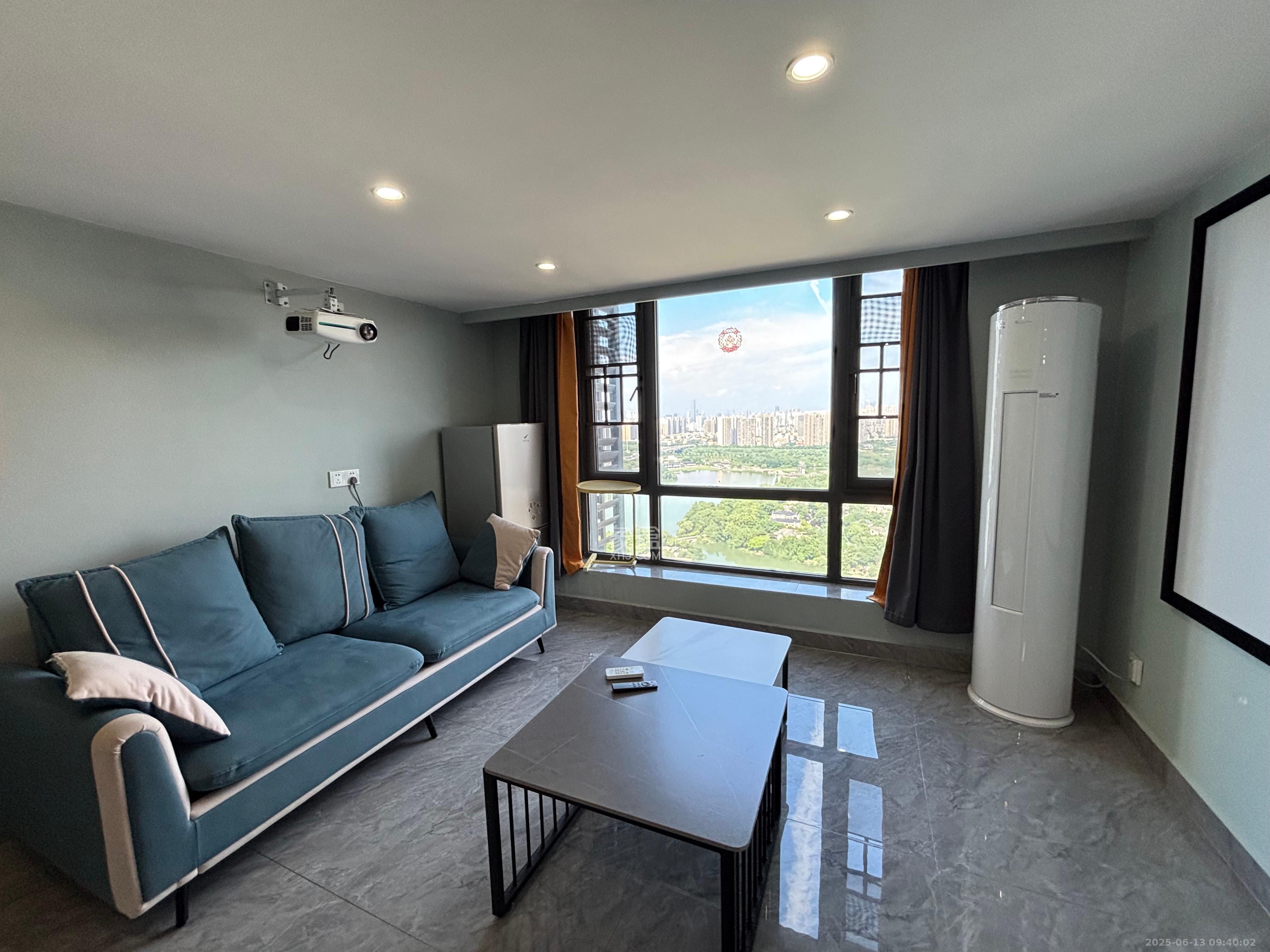 藏珑湖上公馆 2室1厅1卫 2700.0元/月 藏珑湖上公馆 2室1厅1卫 2700.0元/月室内图