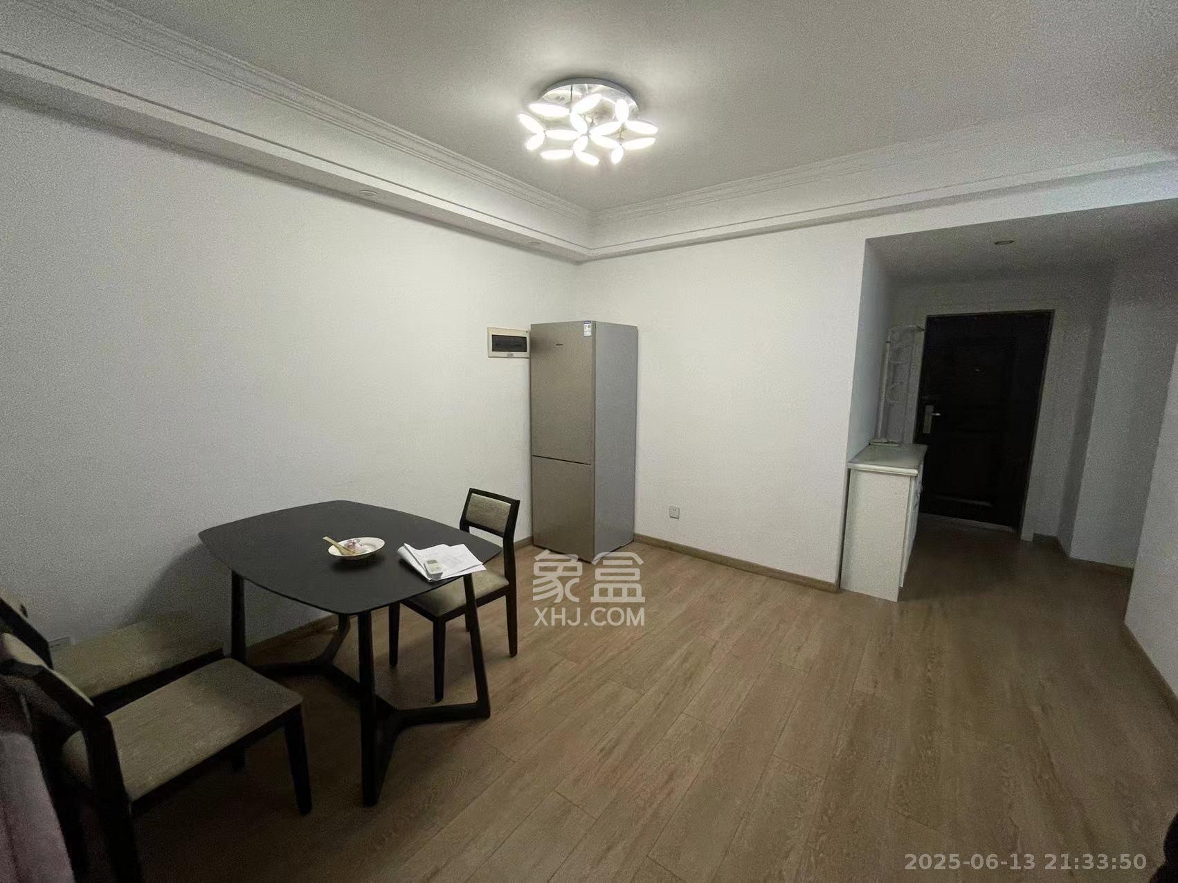 剑桥名门  2室2厅1卫    2400.0元/月 剑桥名门  2室2厅1卫    2400.0元/月室内图