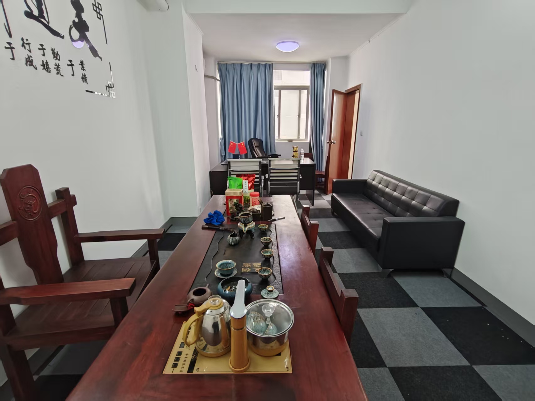 诚田大厦 3室2厅1卫 2500.0元/月 诚田大厦 3室2厅1卫 2500.0元/月室内图