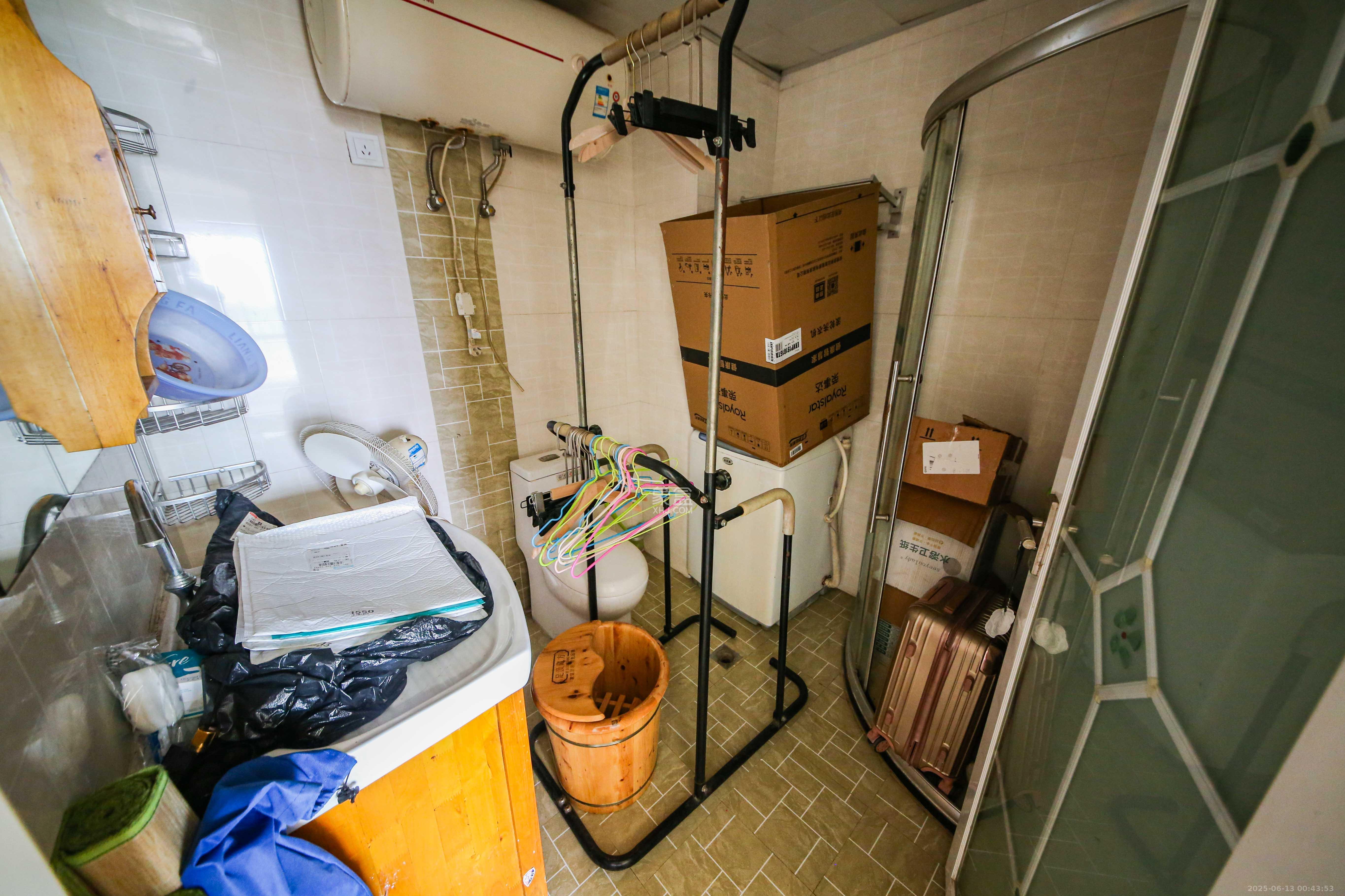 海利科院佳园  3室2厅2卫    96.0万卫生间