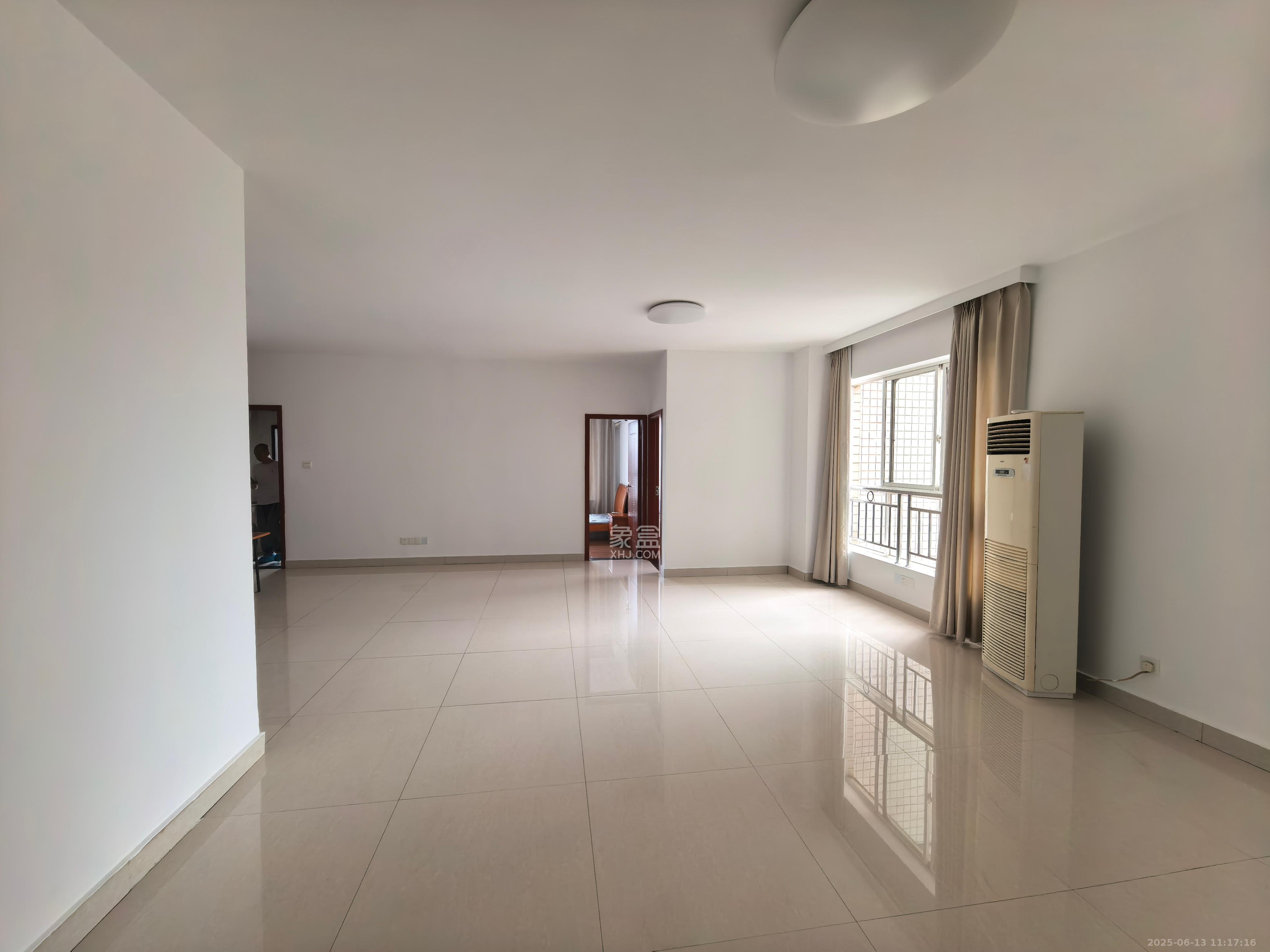 新楚天扶华庭 4室2厅2卫 3500.0元/月 新楚天扶华庭 4室2厅2卫 3500.0元/月室内图