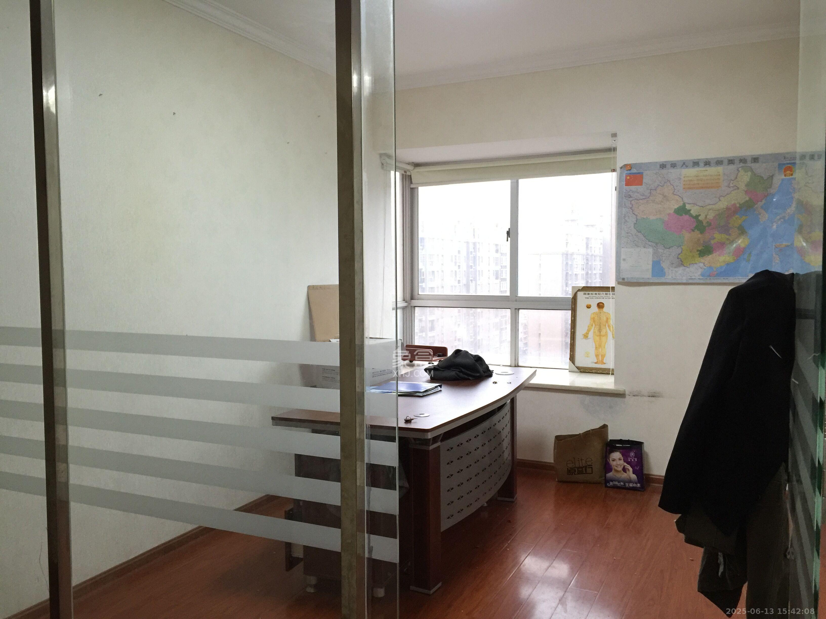 上河国际F座  1室2厅1卫   3000.00元/月室内图
