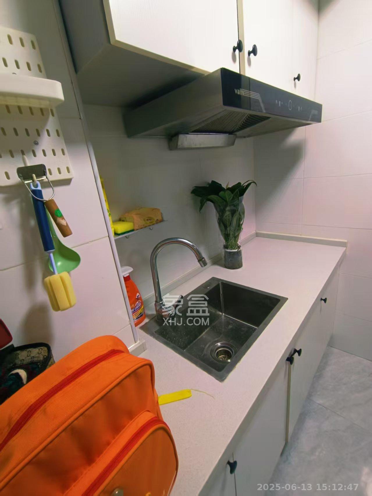 金辉优步花园  1室1厅1卫    1600.0元/月室内图