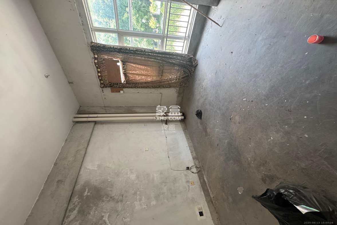 风华四季园 3室2厅1卫 2300.0元/月 风华四季园 3室2厅1卫 2300.0元/月室内图