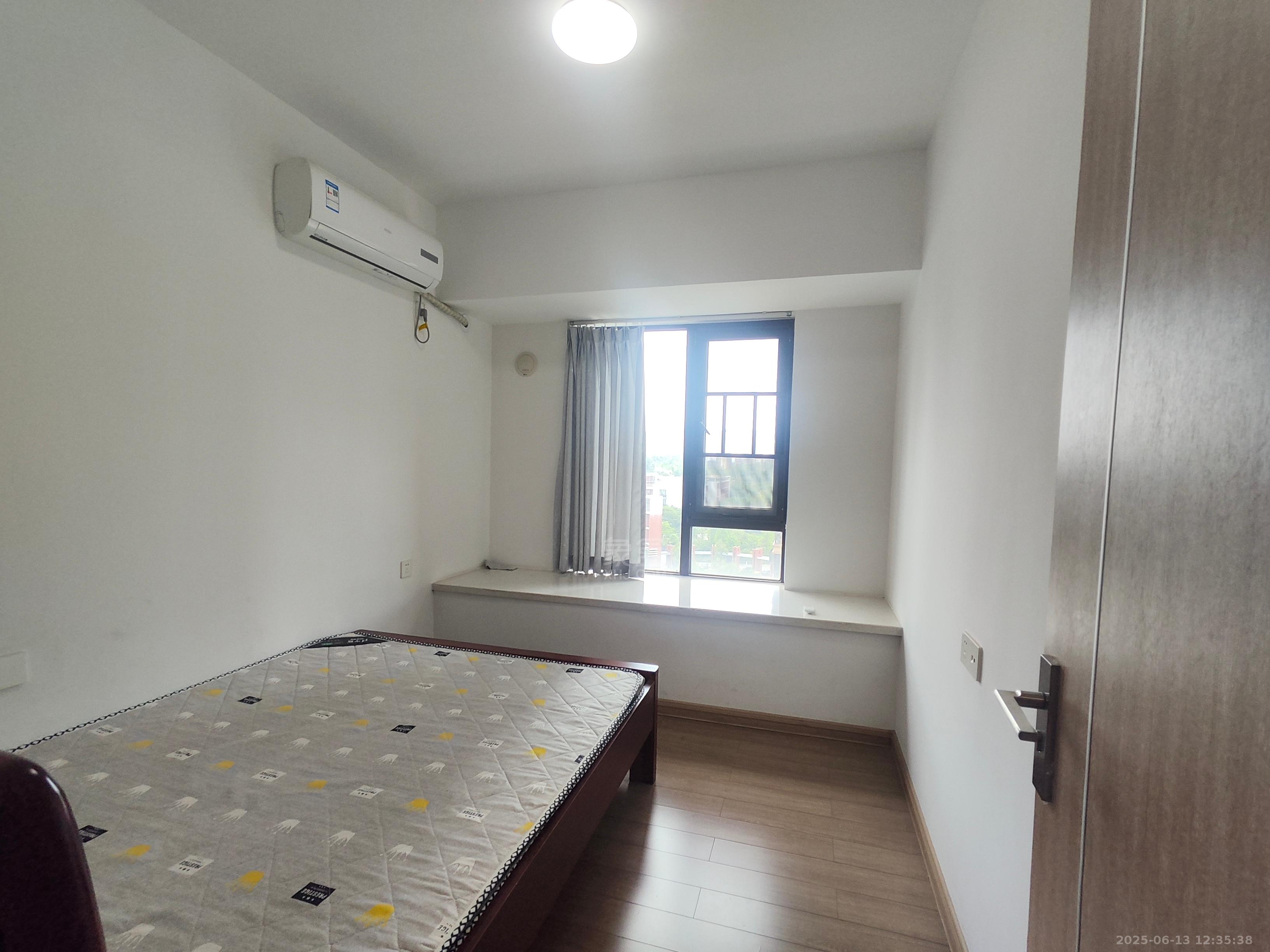 美的翰城  3室2厅2卫   1900.00元/月室内图