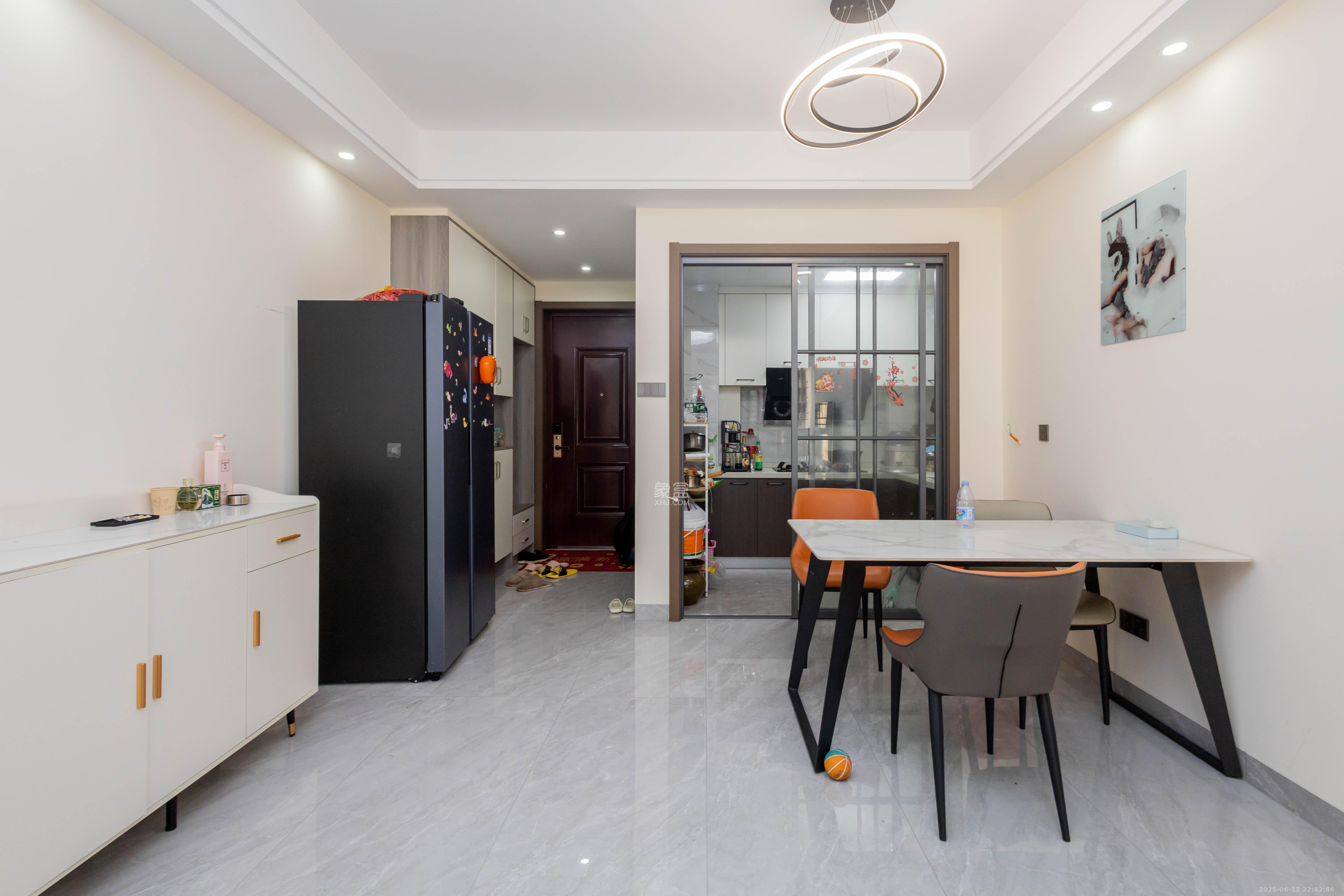 旭辉汇樾城 3室2厅1卫 105.0万 旭辉汇樾城 3室2厅1卫 105.0万客厅