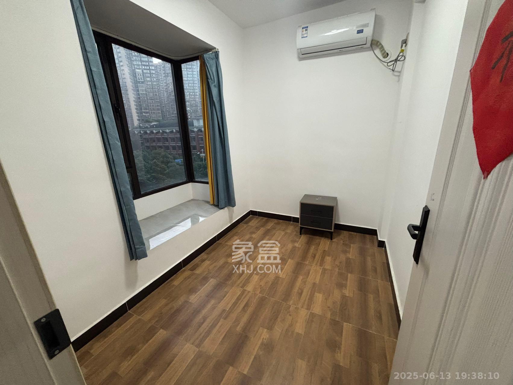 中国铁建梅溪青秀三期  4室2厅2卫   3500.00元/月室内图