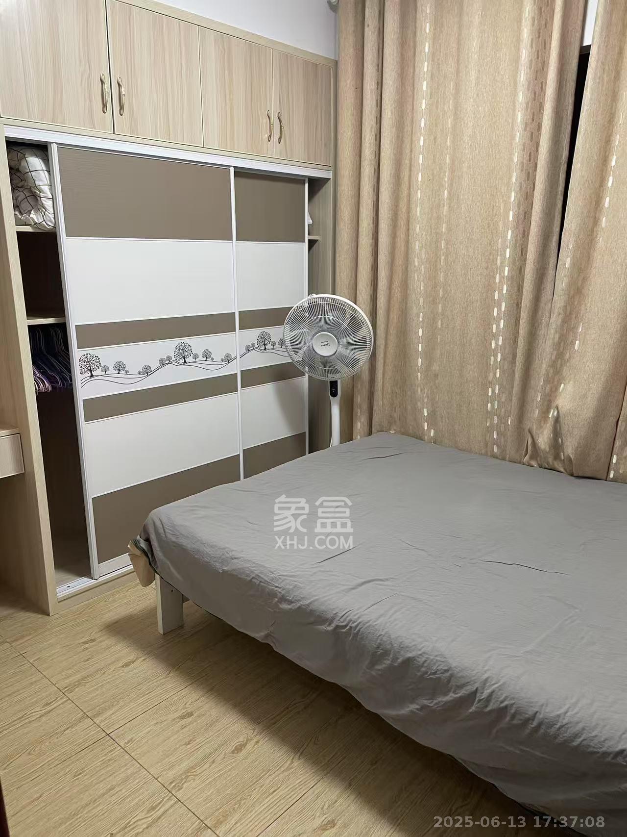 华润置地广场二期  3室2厅2卫   2200.00元/月