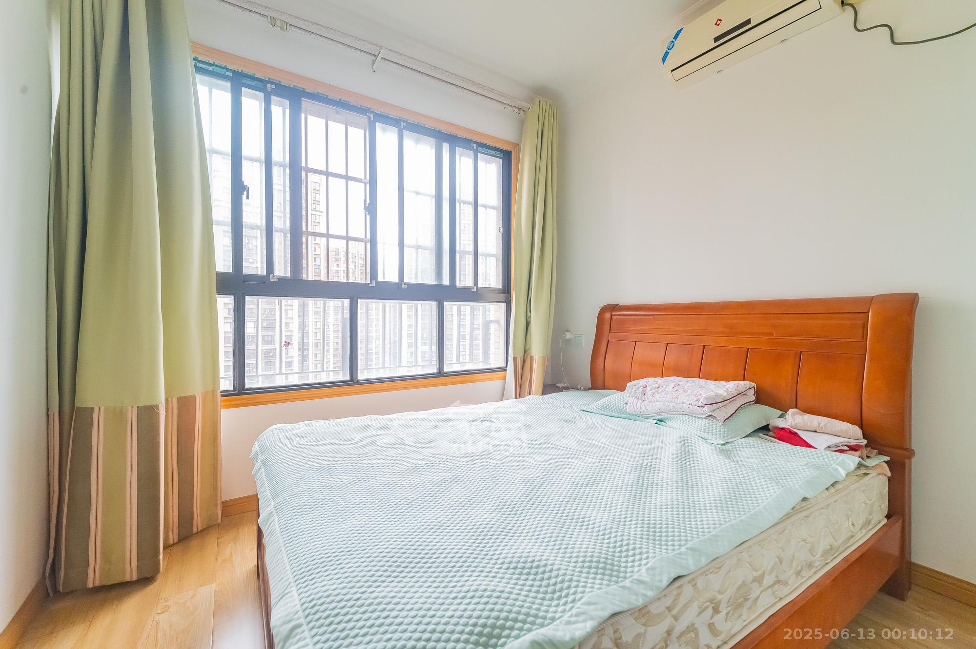 华润凤凰城三期  3室2厅2卫    100.0万 华润凤凰城三期  3室2厅2卫    100.0万卧室