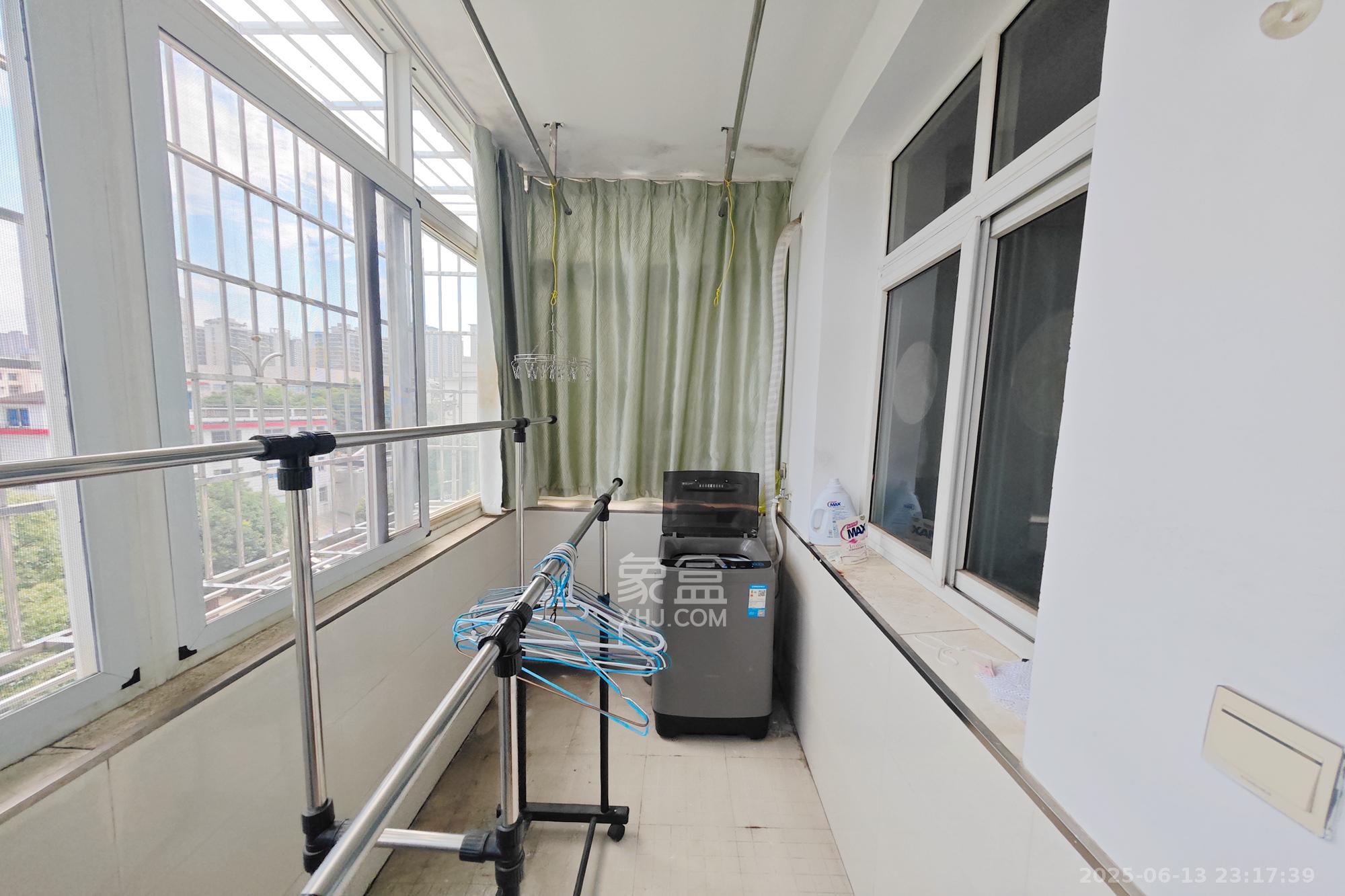 长沙市老干部休养所  3室2厅1卫    58.0万 长沙市老干部休养所  3室2厅1卫    58.0万阳台