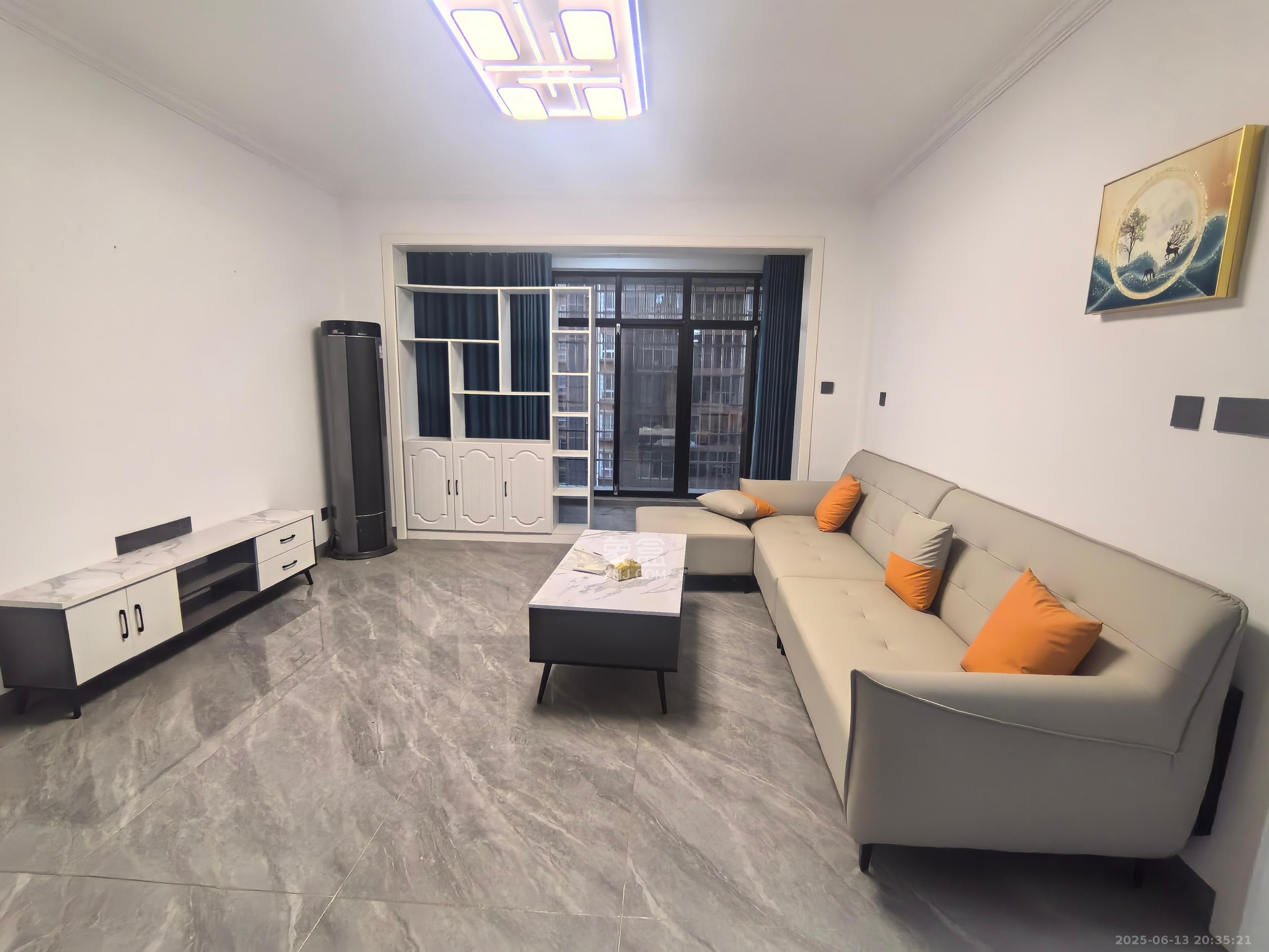 凯富南方鑫城 4室2厅2卫 3500.0元/月 凯富南方鑫城 4室2厅2卫 3500.0元/月室内图