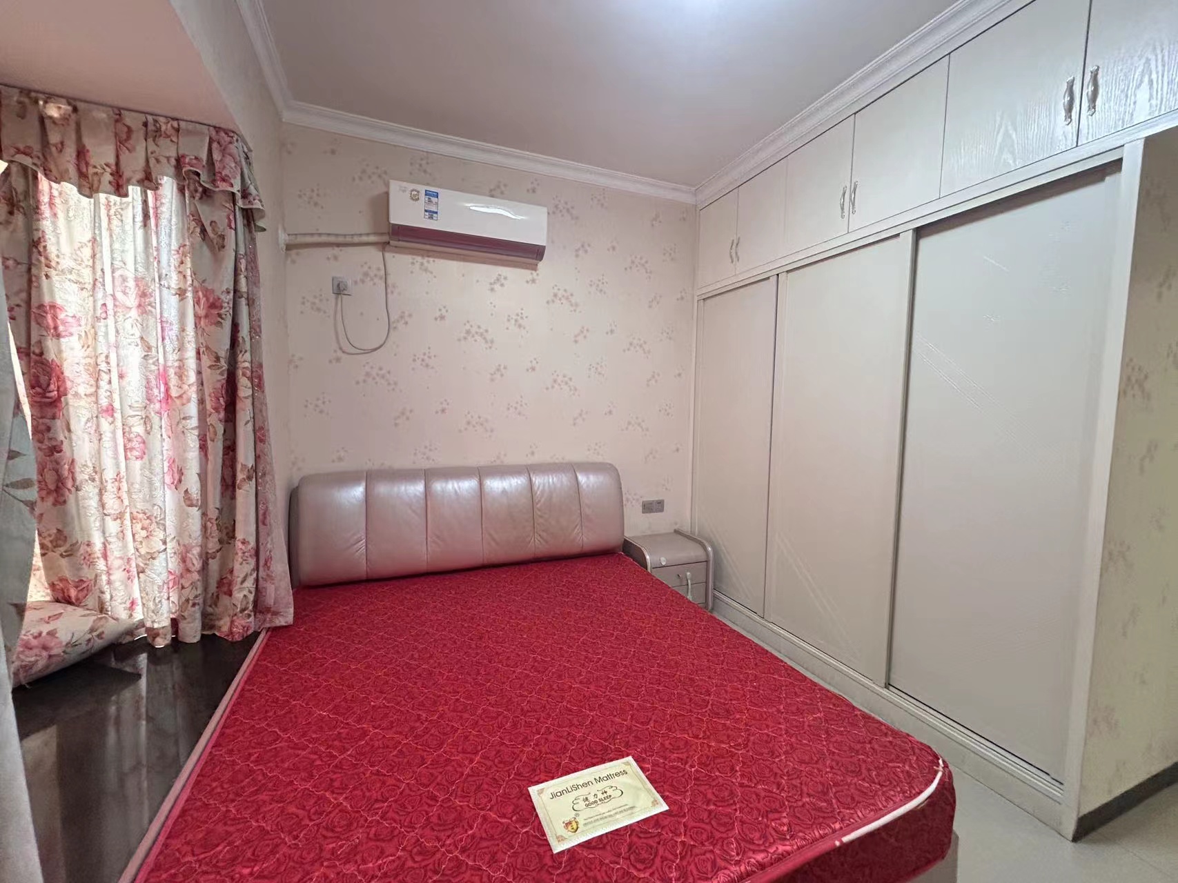 梓山湖领御  2室2厅1卫    39.8万客厅