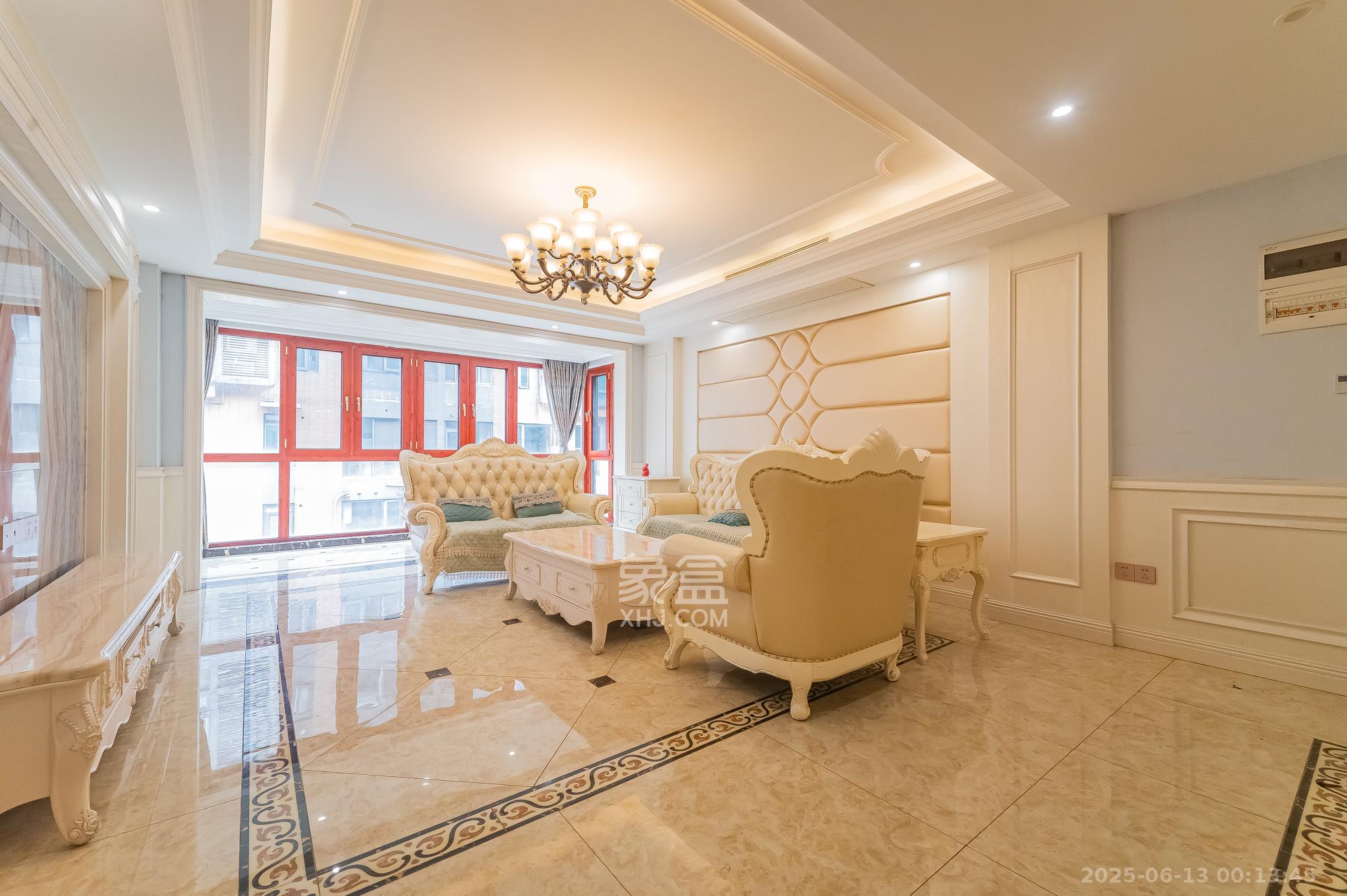 海伦春天  5室3厅4卫    208.0万 海伦春天  5室3厅4卫    208.0万客厅