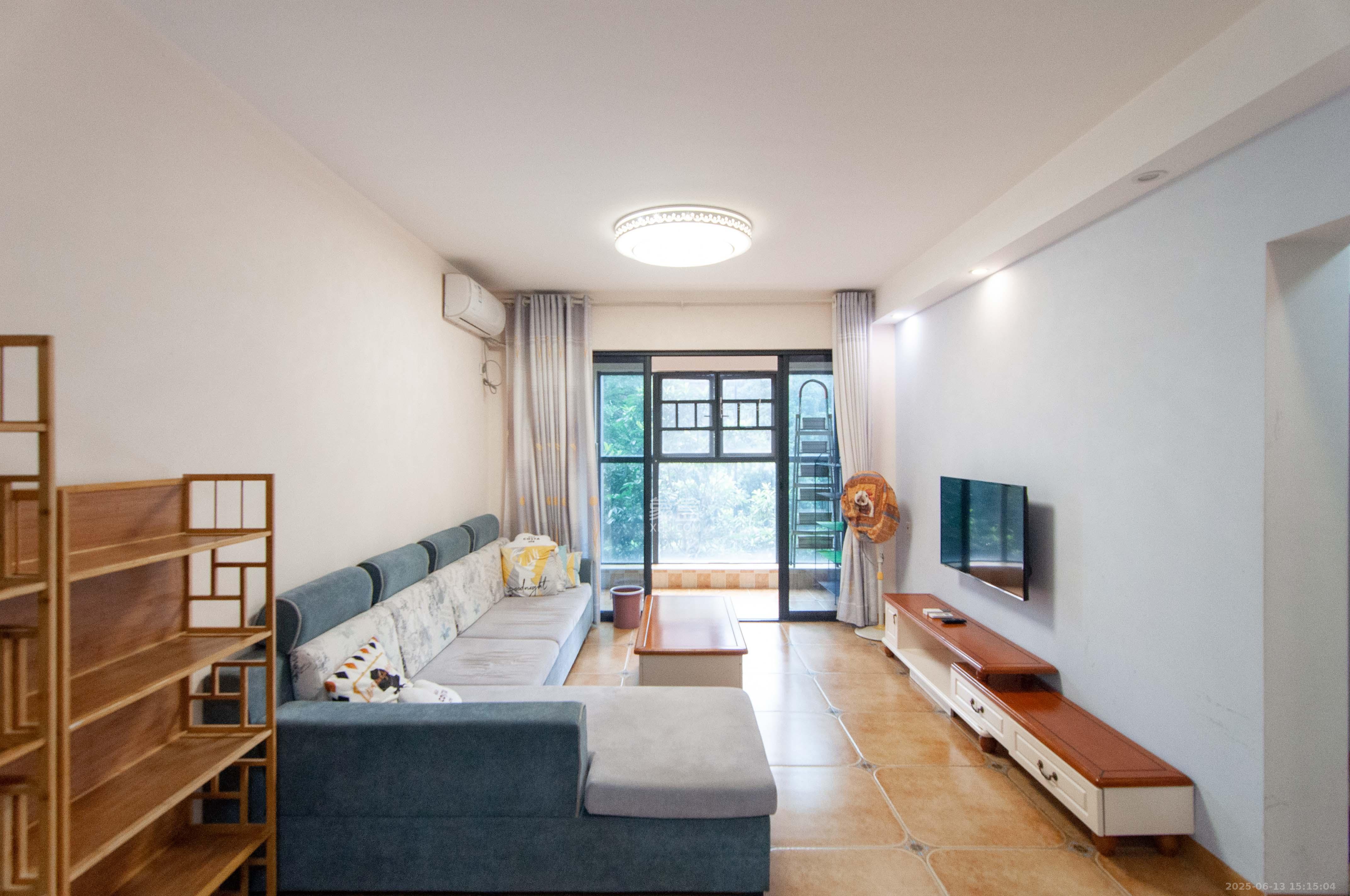 中海梅溪湖壹号 2室2厅1卫 120.0万 中海梅溪湖壹号 2室2厅1卫 120.0万客厅